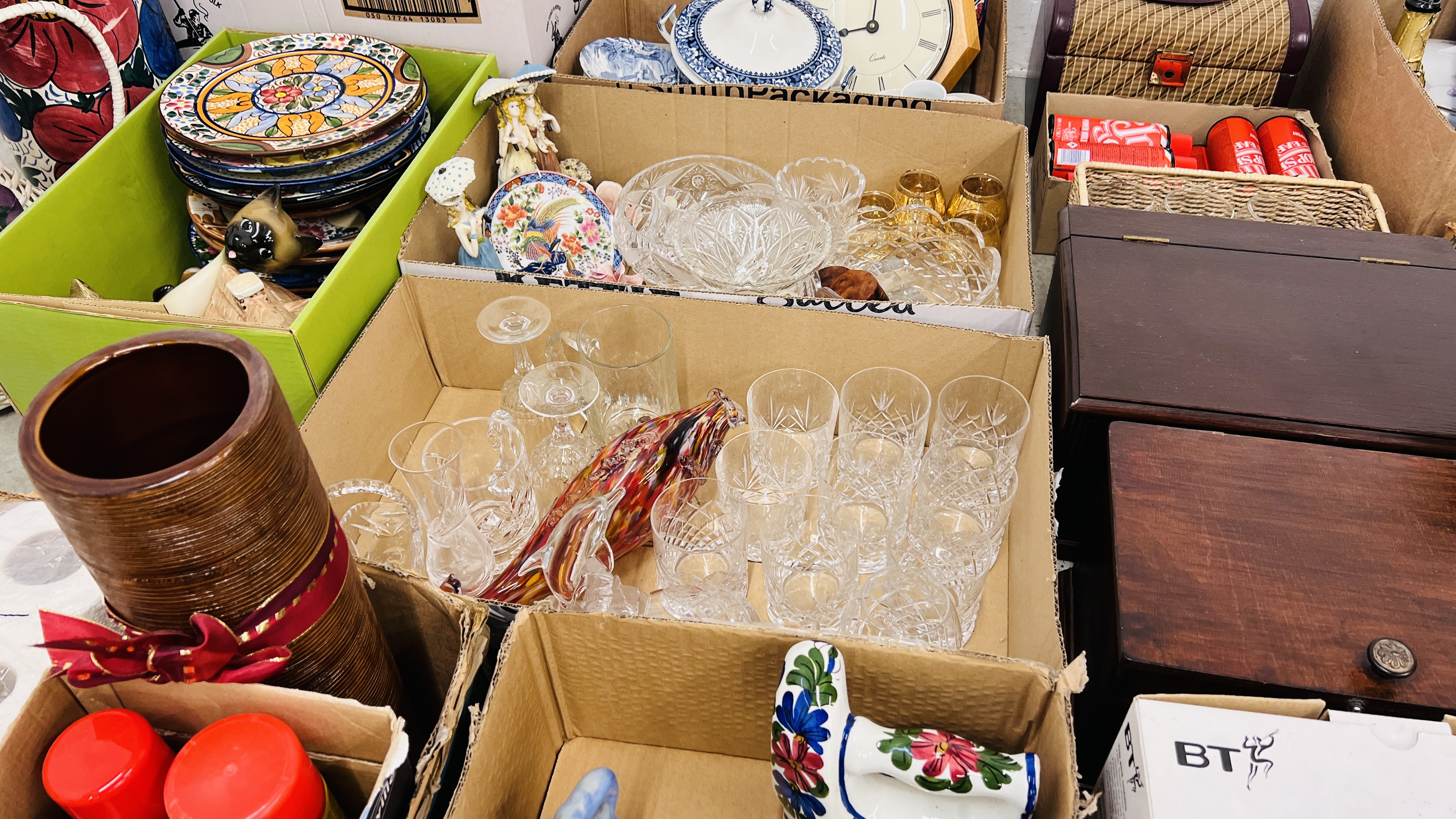 16 X BOXES OF ASSORTED HOUSEHOLD SUNDRIES TO INCLUDE GLASS & CHINA, KITCHENALIA, CAPO DE MONTE, - Image 9 of 19