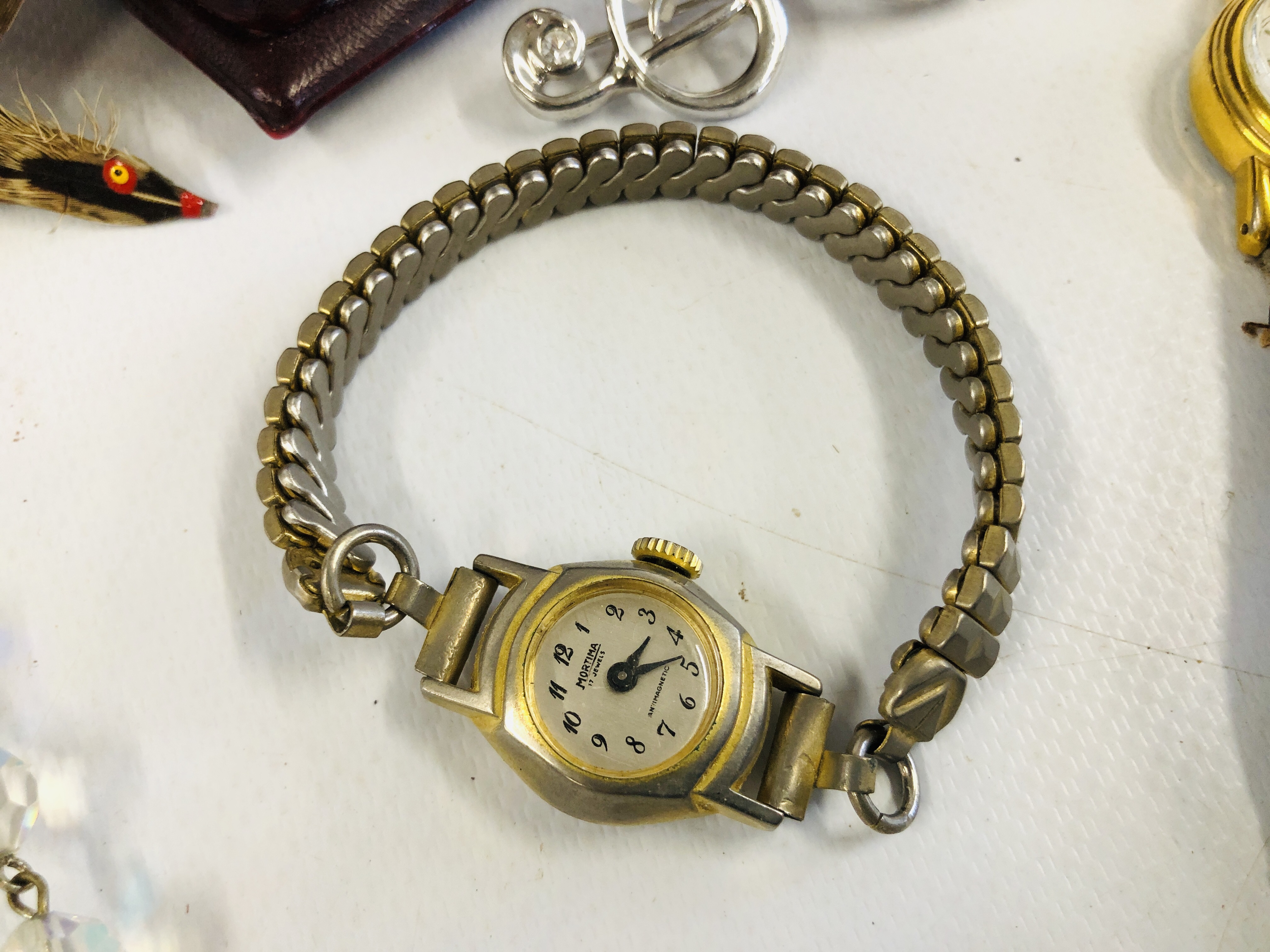 AN EXTENSIVE COLLECTION OF VINTAGE AND COSTUME JEWELLERY WATCHES TO INCLUDE LORUS, GLYNFORD, - Image 4 of 8