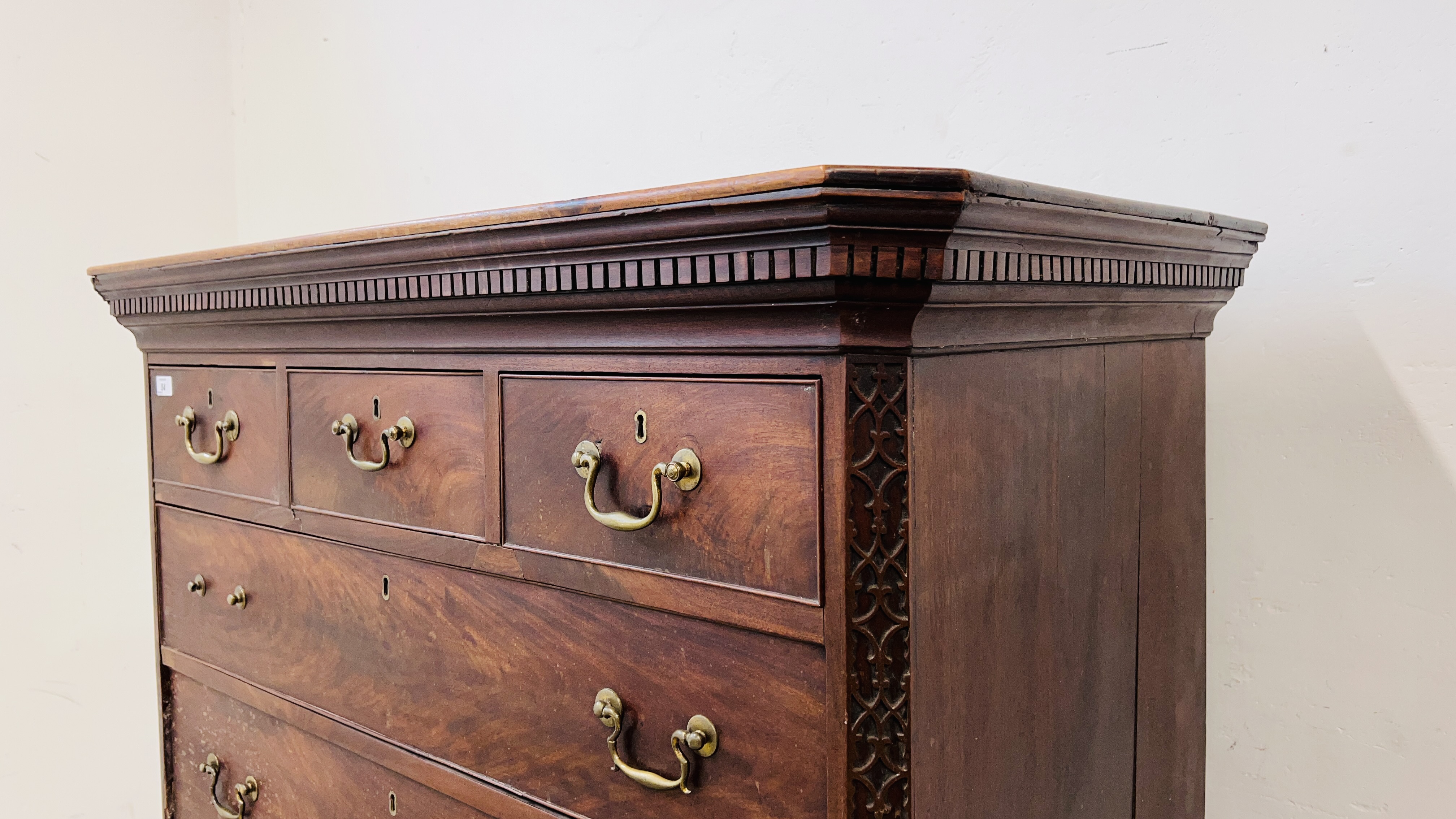 AN ANTIQUE MAHOGANY THREE OVER THREE DRAWER CHEST ON SPLAYED LEG, - Image 3 of 15