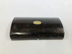 AN ANTIQUE CASED SEWING ETUI IN A FITTED VELVET LINED CASE LENGTH 17CM. DEPTH 9.5CM. HEIGHT 3.5CM.