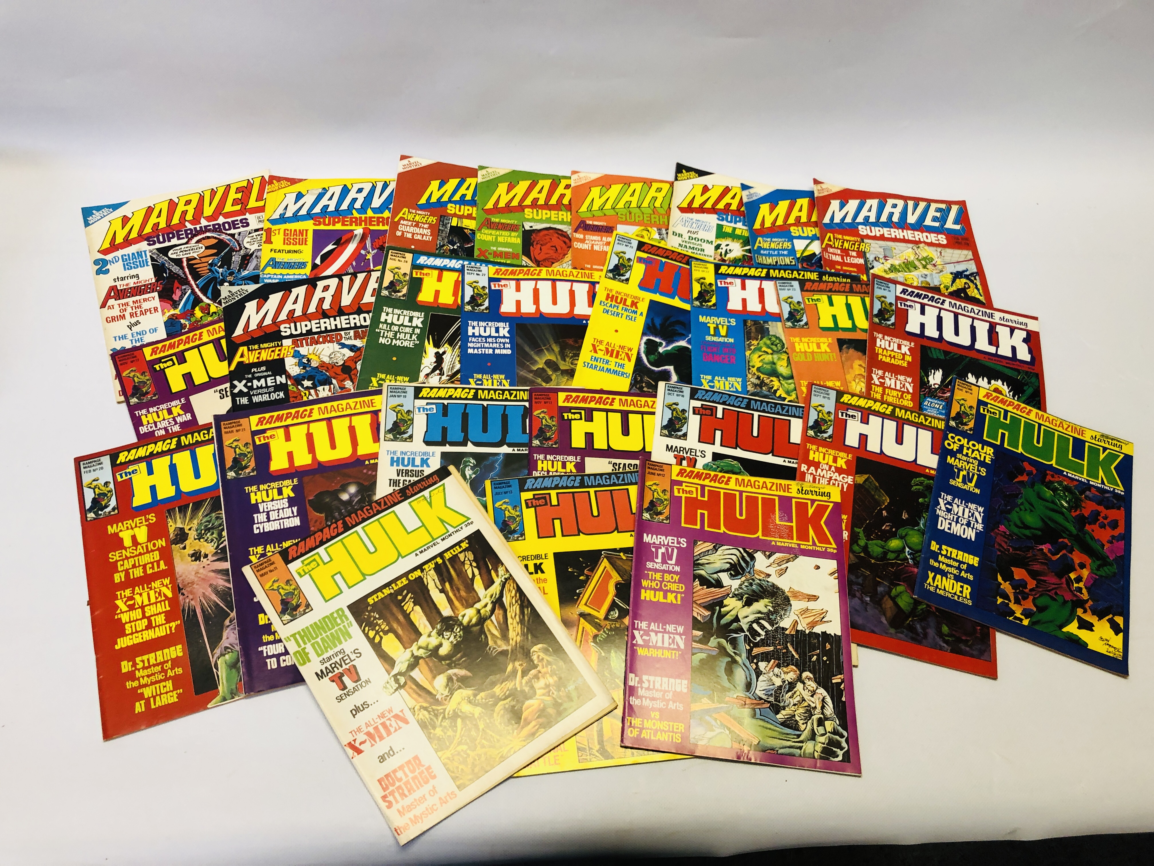 A QUANTITY VINTAGE AMERICAN AND BRITISH MARVEL COMICS FROM 1970'S TO 1990'S INCLUDING CD'S, - Image 4 of 6