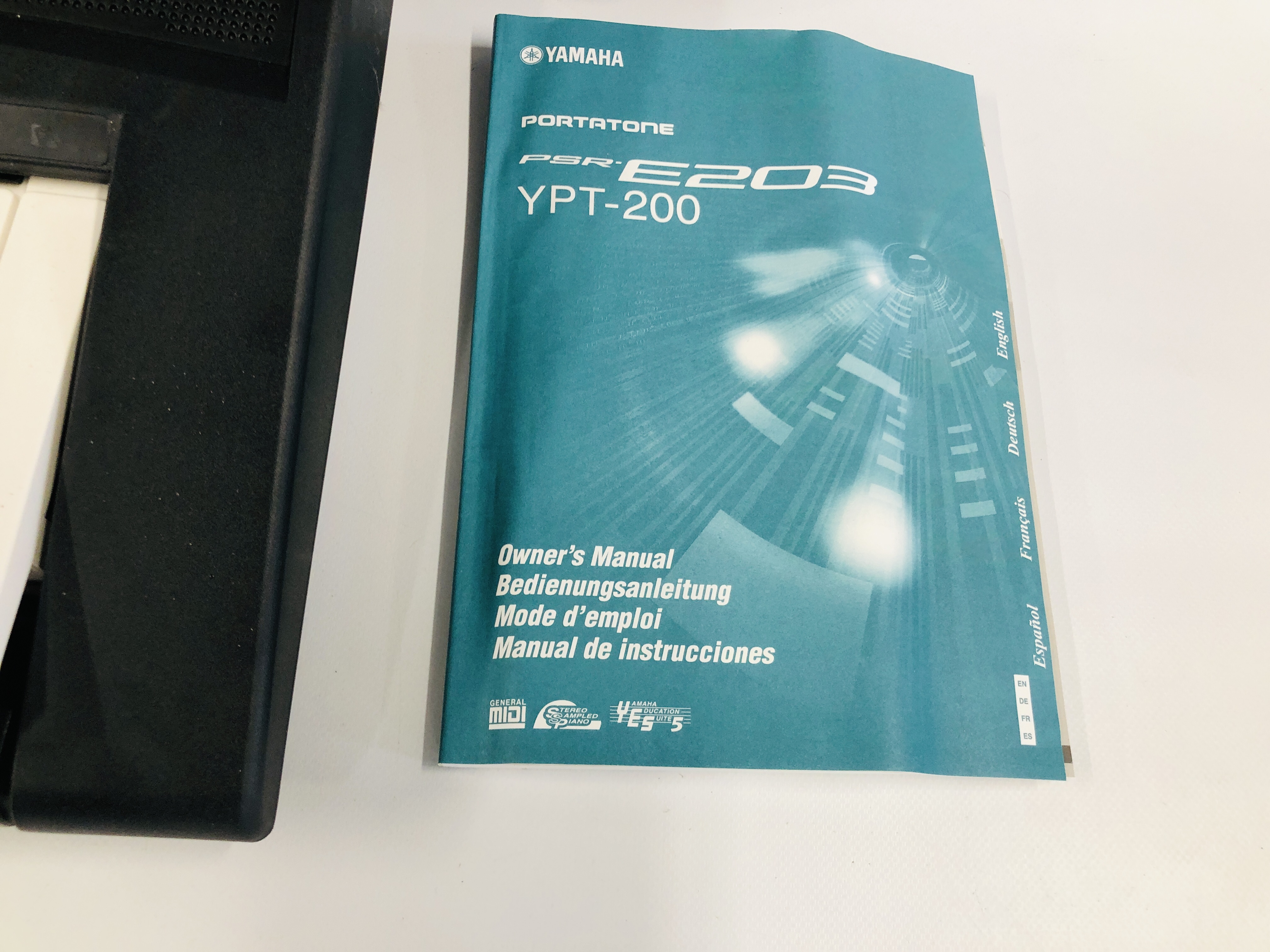 A YAMAHA DIGITAL KEYBOARD MODEL YPT-200 WITH ORIGINAL BOX, - Image 4 of 4