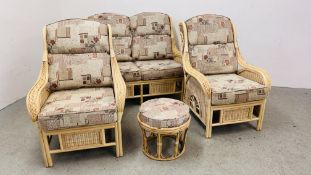 A GOOD QUALITY 3 PIECE CONSERVATORY SUITE COMPRISING OF 2 SEATER SOFA AND 2 ARM CHAIRS.