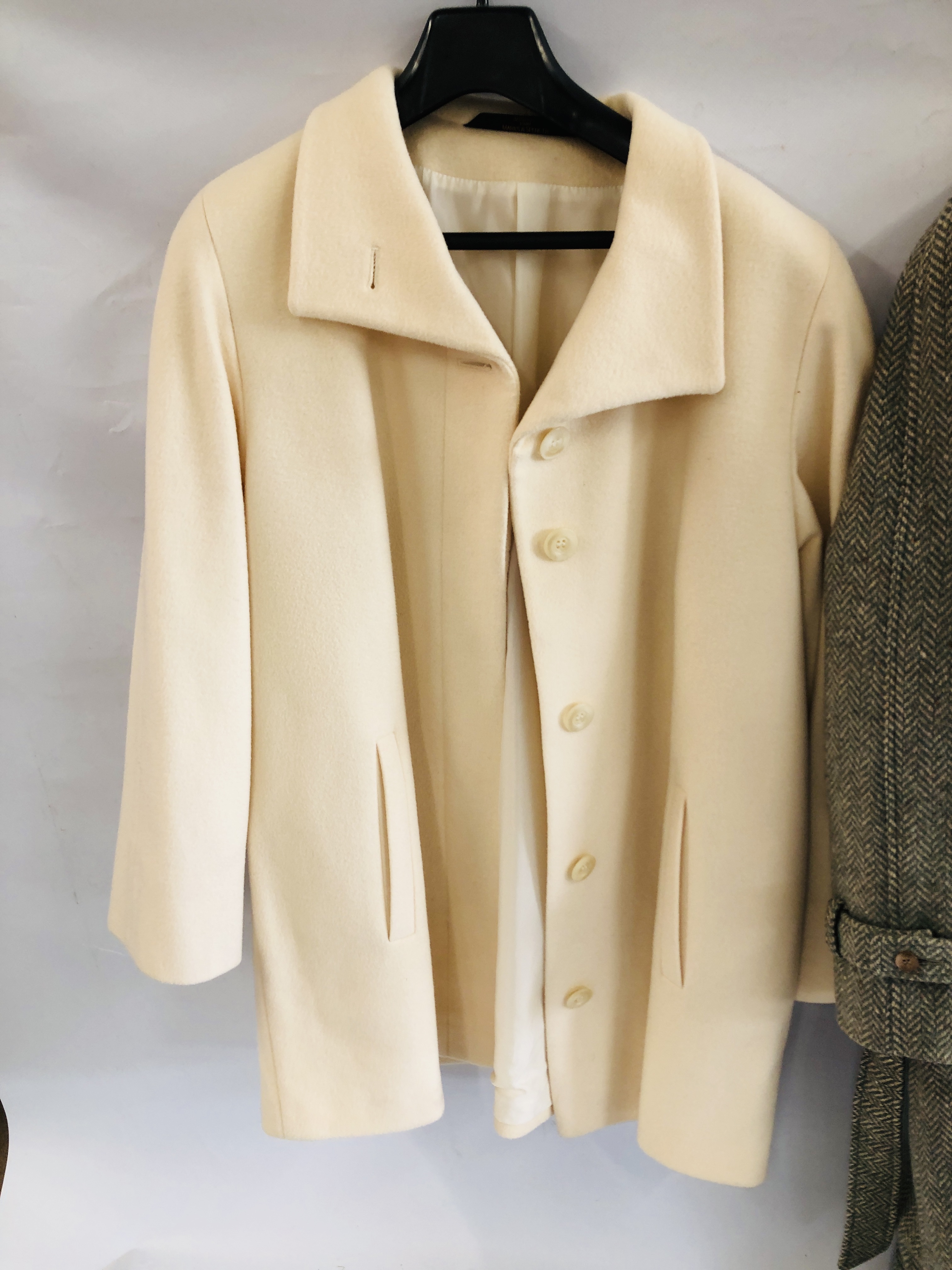 A GROUP OF THREE LADIES WOOL COATS / JACKETS. - Image 5 of 6