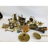 LARGE BOX CONTAINING A QUANTITY OF MIXED METALWARE TO INCLUDE COPPER HORNS, COAL SCUTTLE,