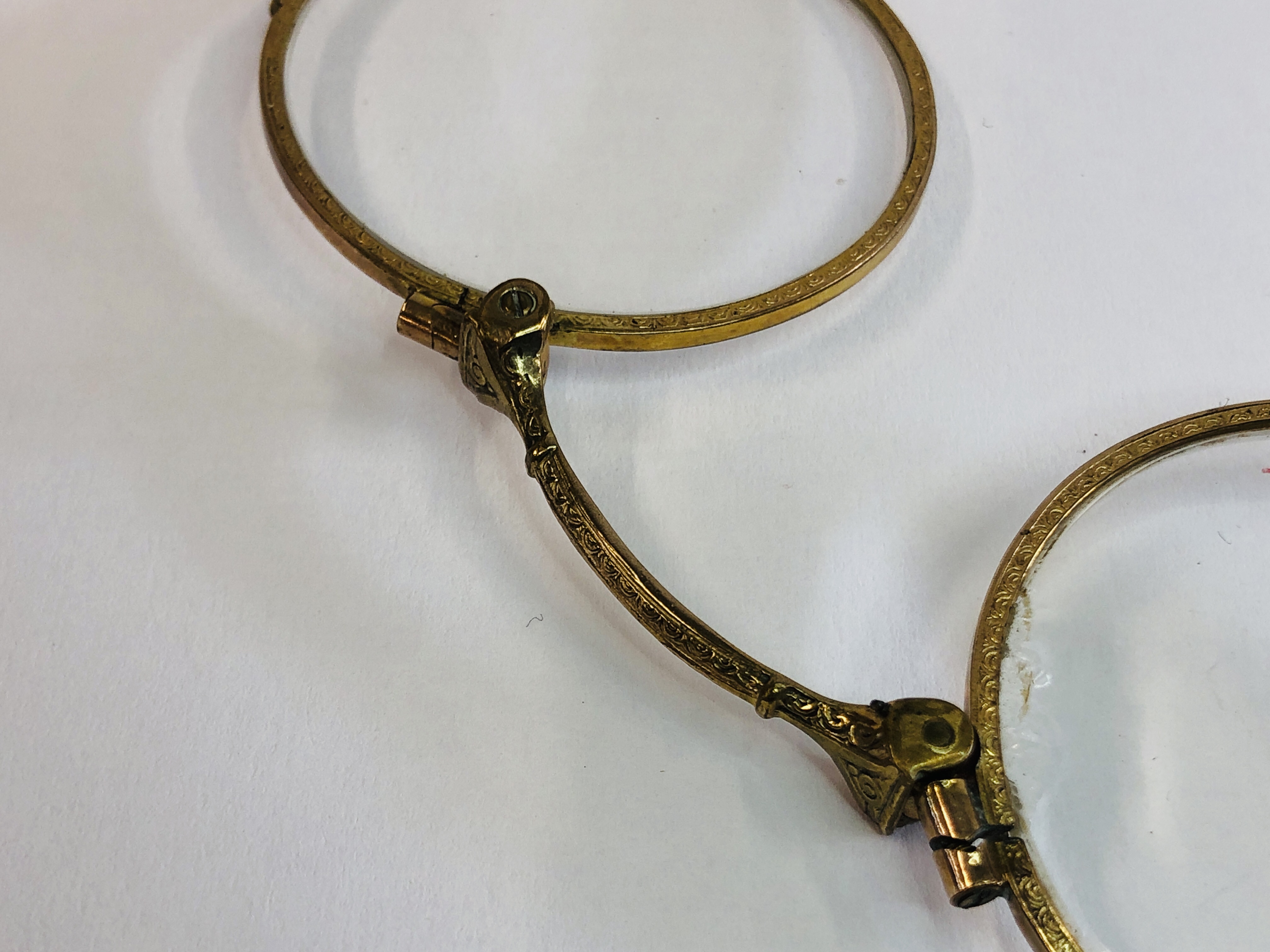 A FINE YELLOW METAL NECKLACE, - Image 14 of 21