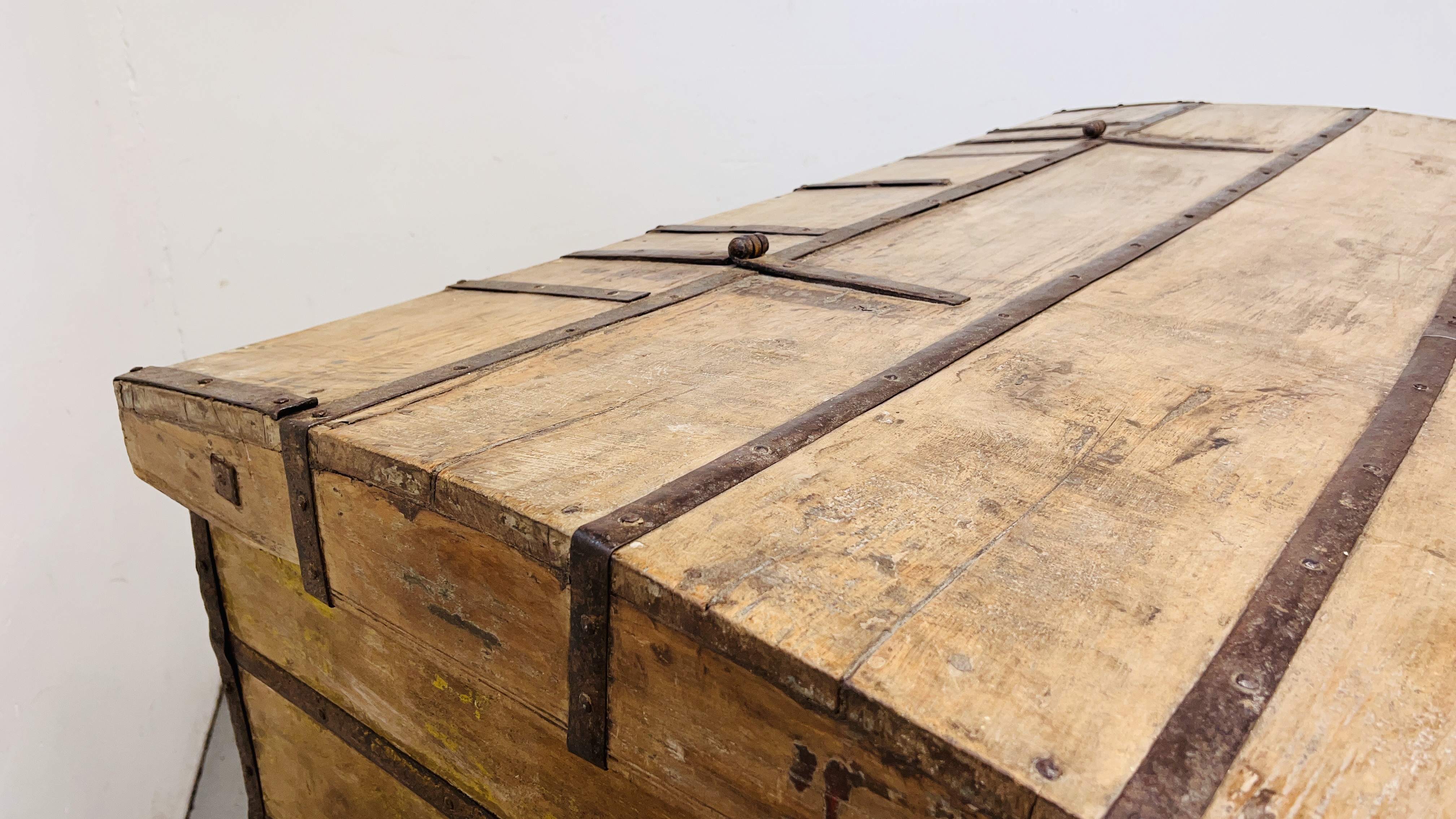 AN EXTREMELY LARGE RAJASTHANI 19th CENTURY DOWRY CHEST - 158CM W X 81CM D X 123CM H. - Image 9 of 30