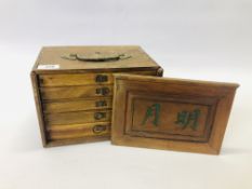 AN ANTIQUE MAHJONG SET IN A FITTED 5 DRAWER HARDWOOD CARRYING CASE - L 25CM X D 17.5 CM X H 17.5 CM.