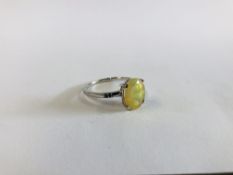 A 9CT WHITE GOLD STONE SET RING.