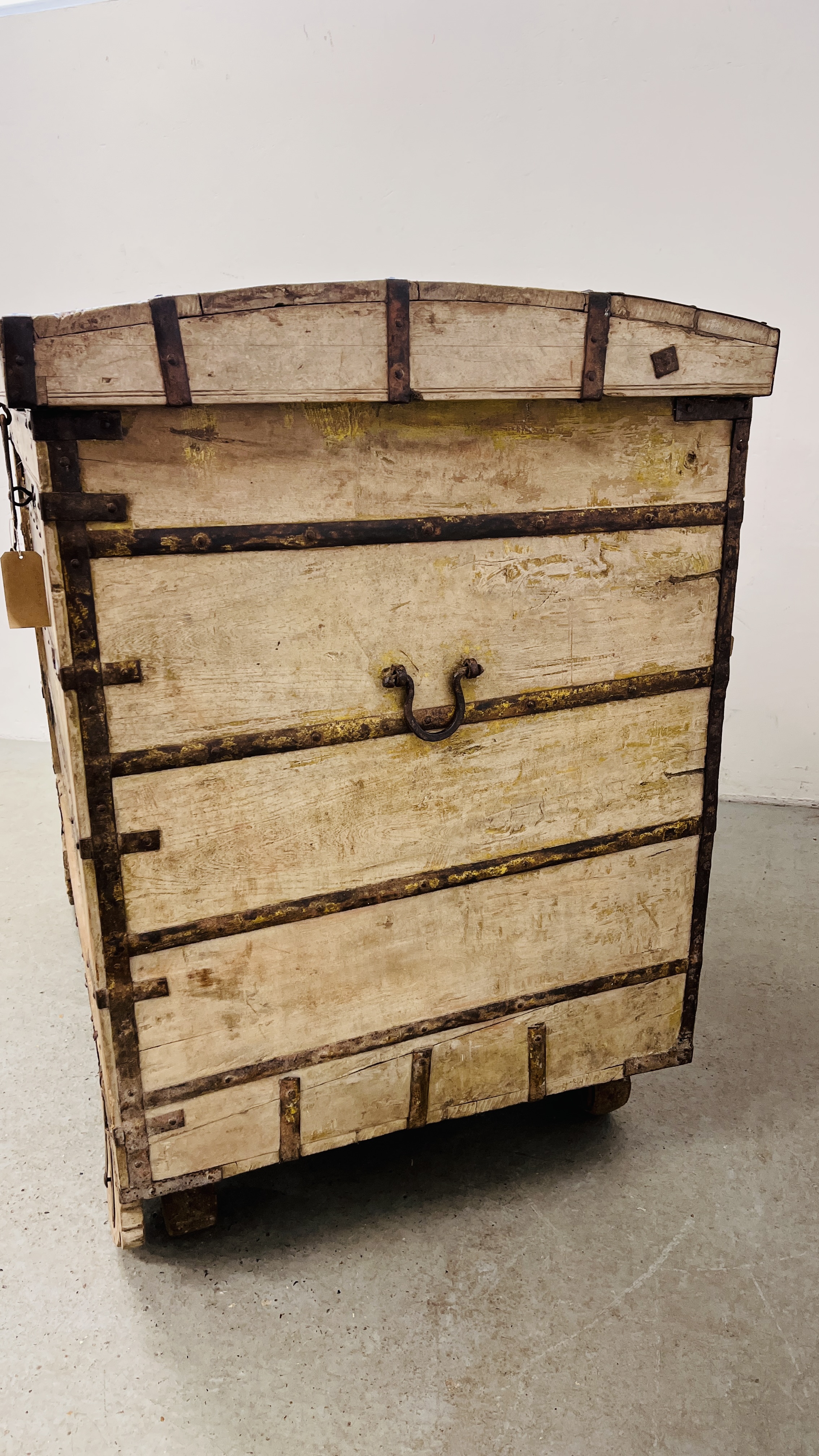 AN EXTREMELY LARGE RAJASTHANI 19th CENTURY DOWRY CHEST - 158CM W X 81CM D X 123CM H. - Image 16 of 30