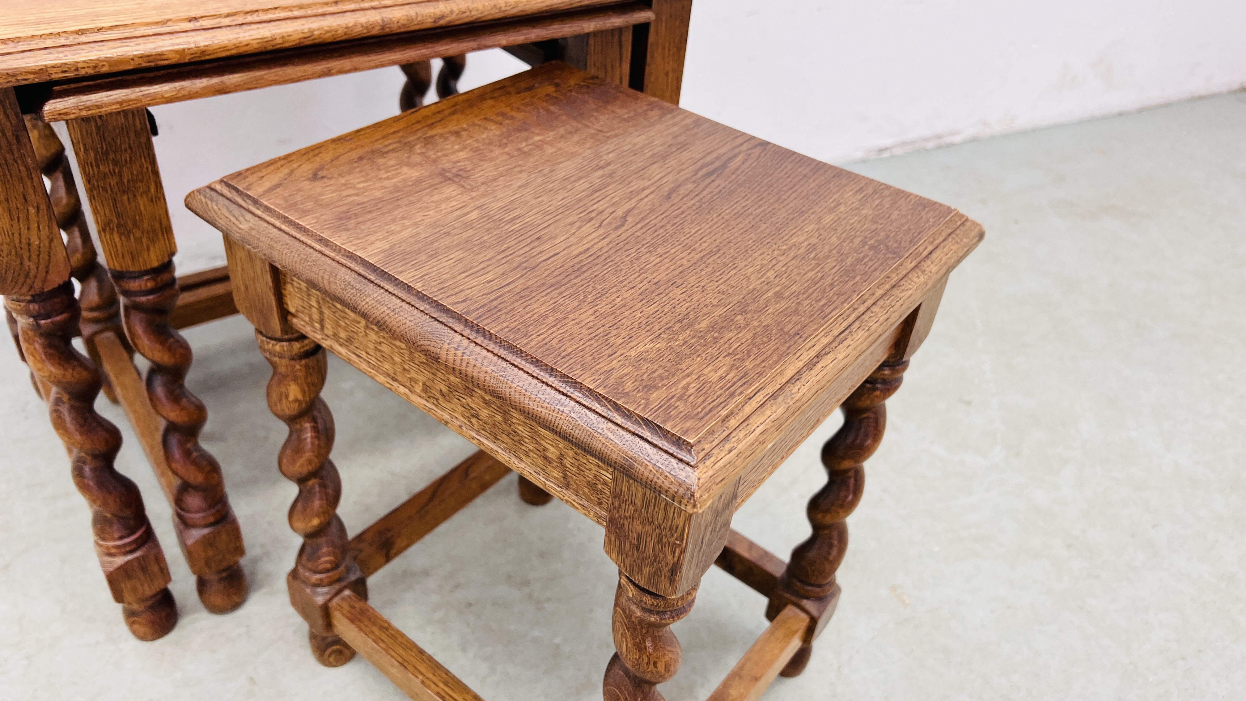 A NEST OF THREE GRADUATED OAK TABLES. - Image 4 of 5