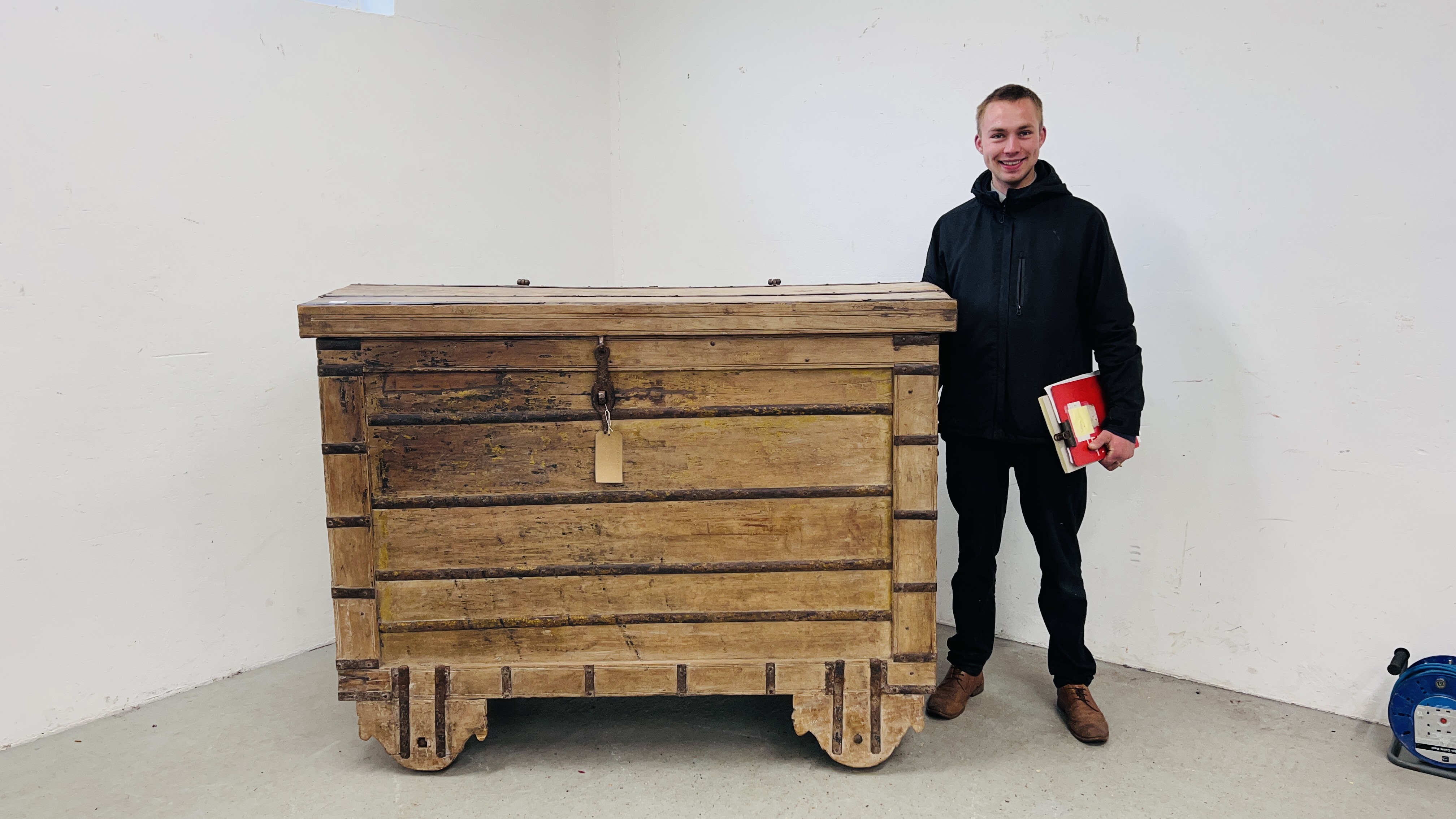 AN EXTREMELY LARGE RAJASTHANI 19th CENTURY DOWRY CHEST - 158CM W X 81CM D X 123CM H. - Image 3 of 30