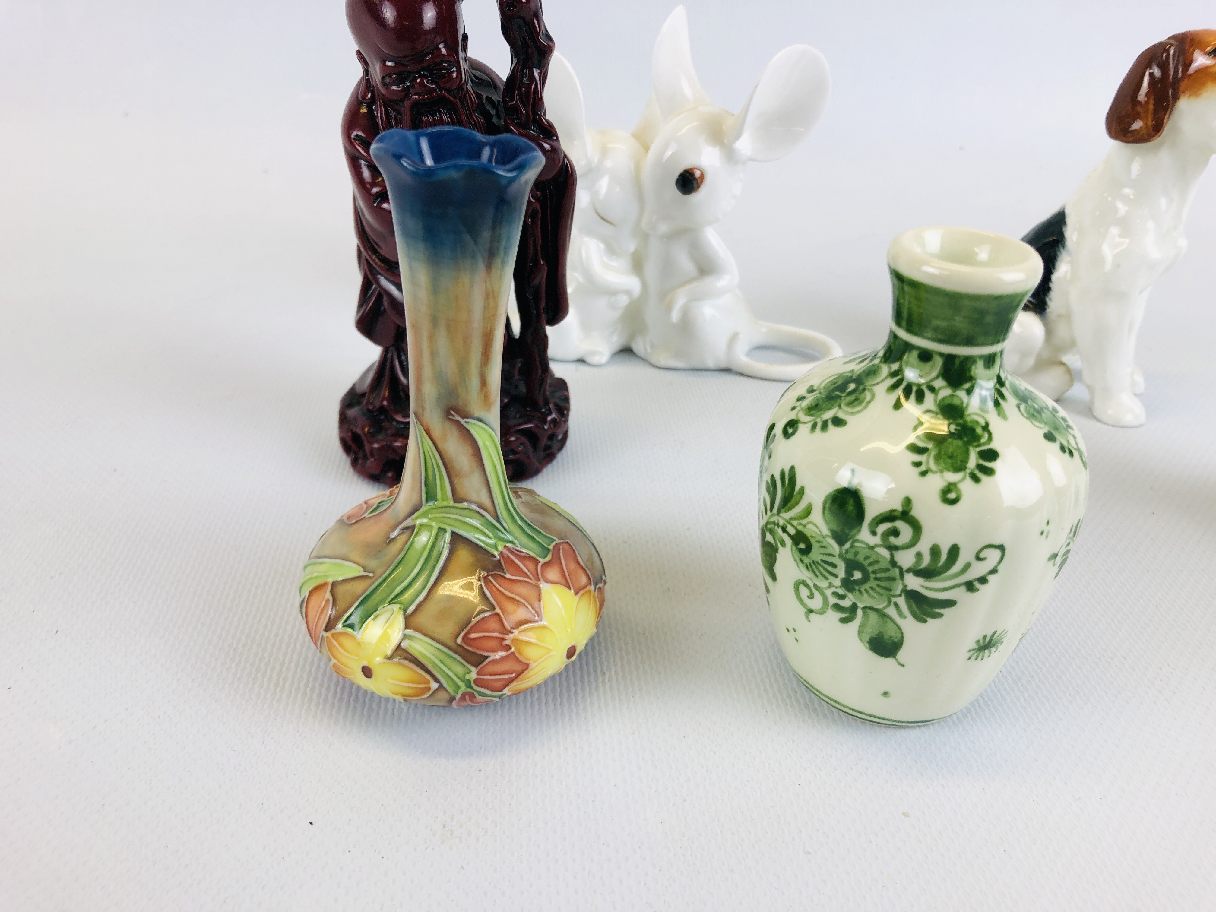 A GROUP OF CHINA & PORCELAIN CABINET COLLECTIBLES TO INCLUDE WADE, ROYAL OSBORNE MICE, - Image 6 of 10