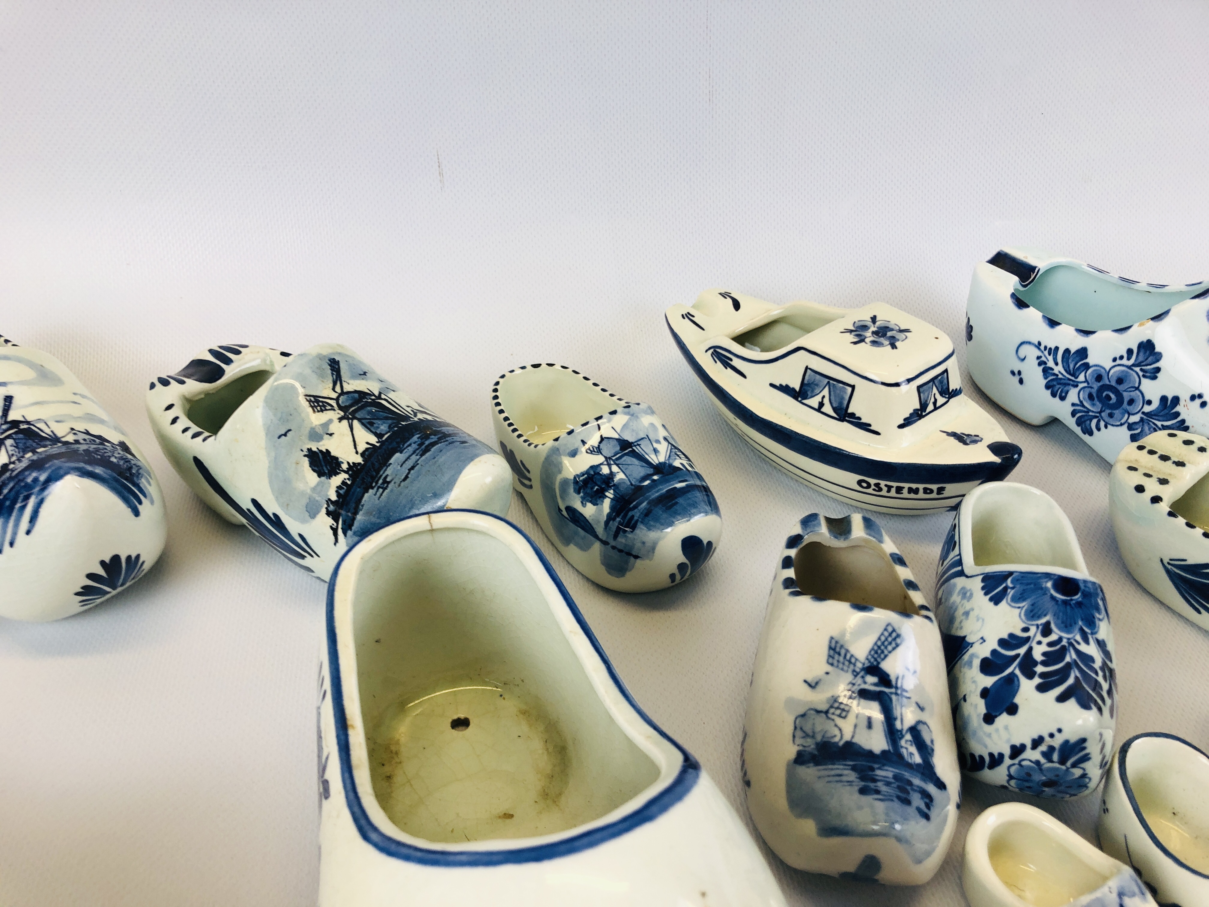 AN EXTENSIVE COLLECTION OF DELFT SINGLE CLOGS. - Image 5 of 9