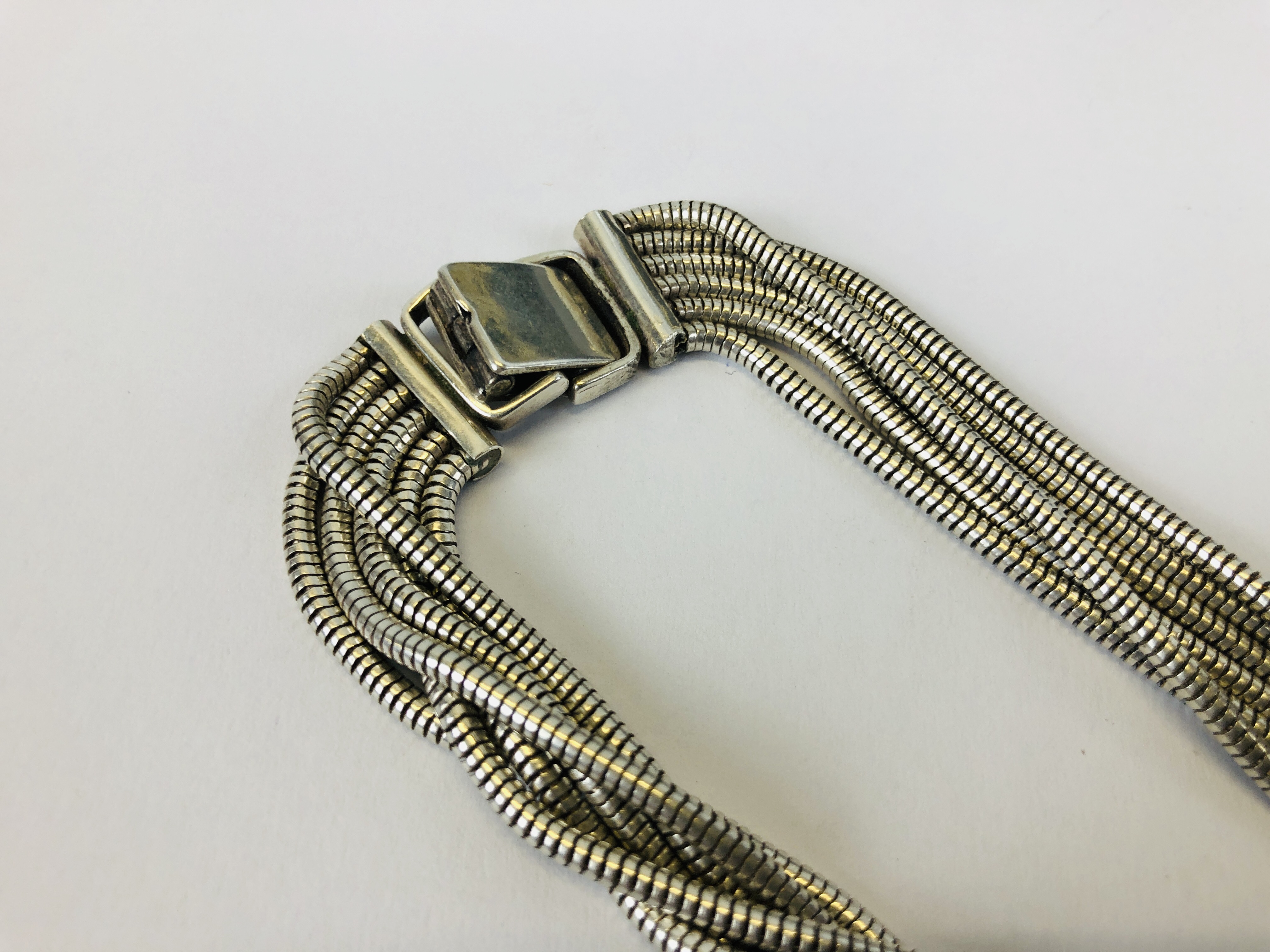 A DESIGNER SILVER MULTI STRAND NECKLACE - Image 2 of 7