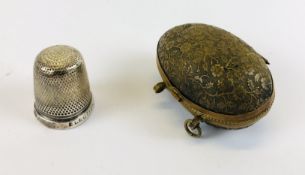 AN ELABORATE ANTIQUE GILT THIMBLE CASE AND THIMBLE ALONG WITH A FURTHER SILVER THIMBLE BIRMINGHAM