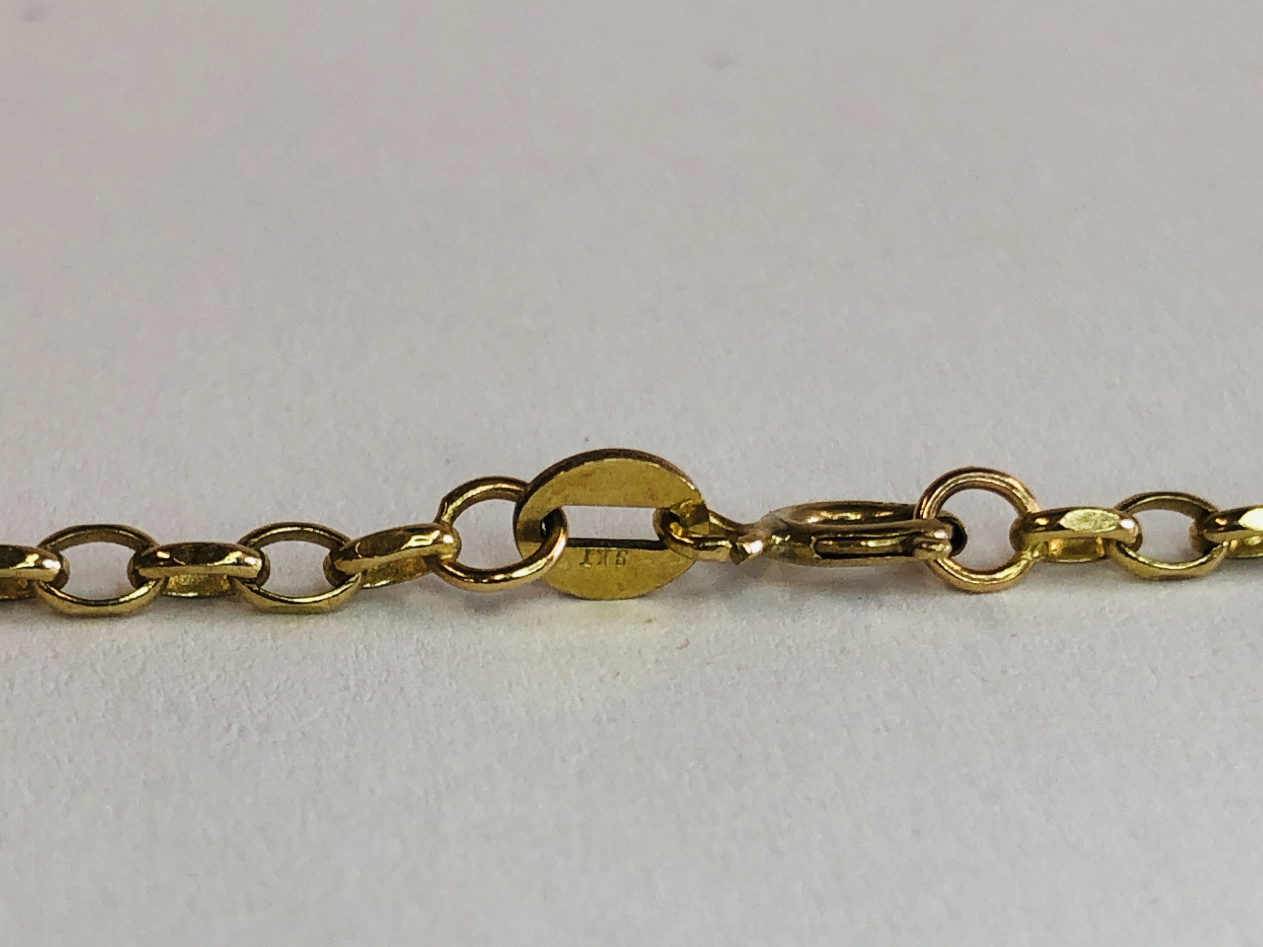 A 9CT GOLD BELCHER CHAIN ALONG WITH AN AMBER TYPE PENDANT L 70CM. - Image 10 of 12