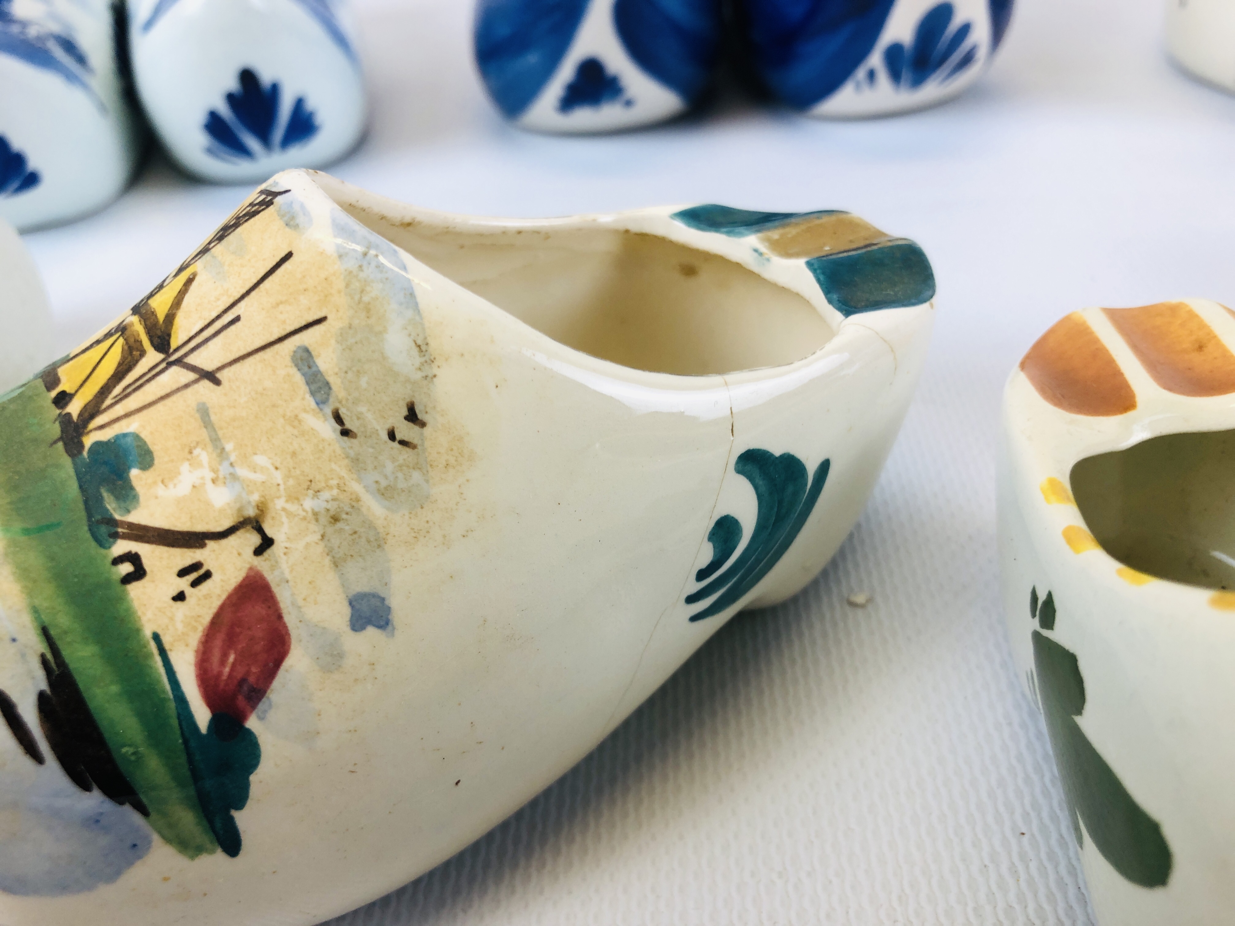 A GROUP OF ASSORTED DELFT CLOGS TO INCLUDE SOME PAIRS. - Image 10 of 10