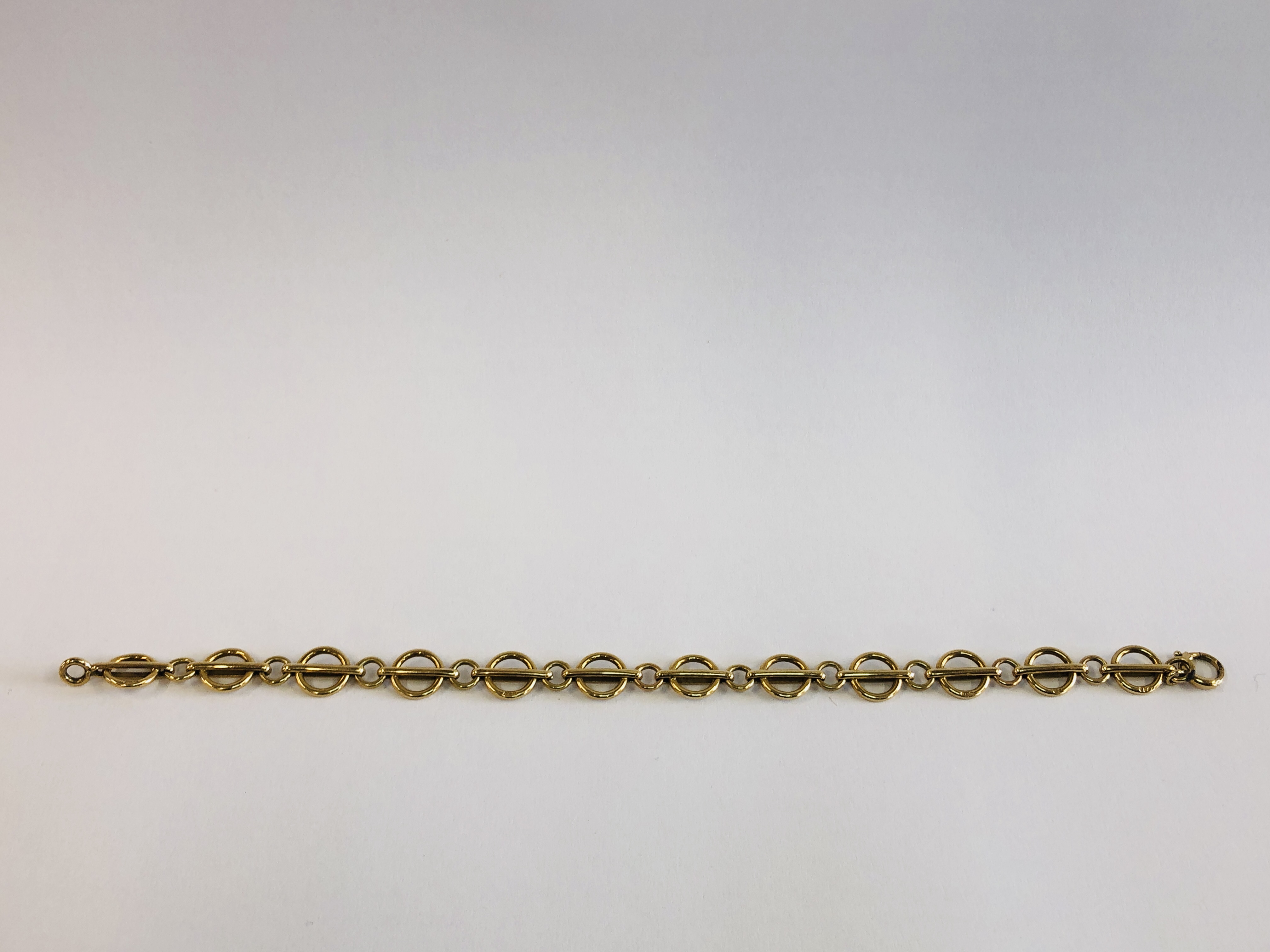 A DESIGNER FANCY LINK BRACELET MARKED 375, - Image 8 of 9