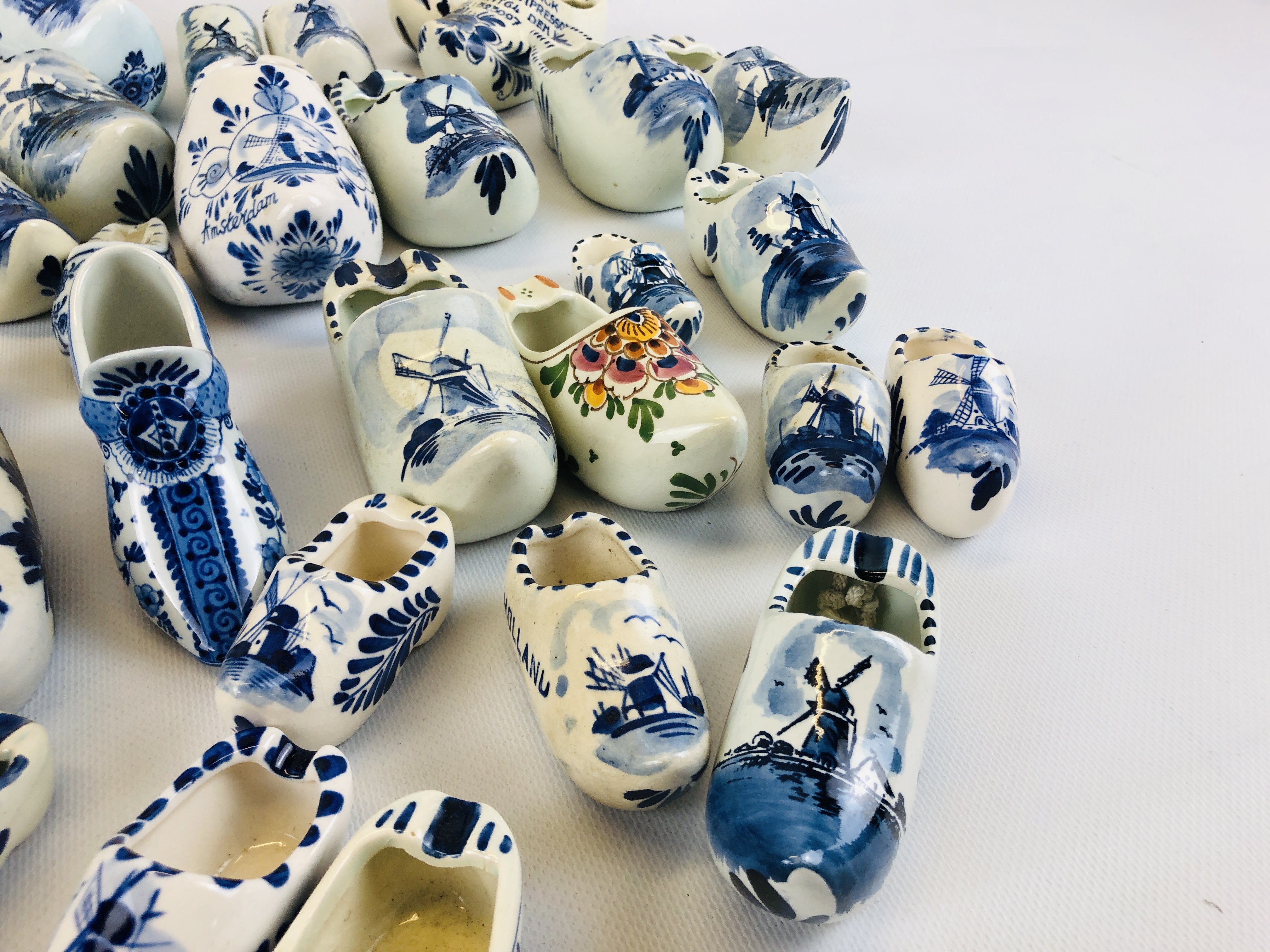 AN EXTENSIVE COLLECTION OF DELFT SINGLE CLOGS. - Image 8 of 9