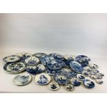 A COLLECTION OF APPROX 33 DELFT PLATES VARIOUS SIZES TO INCLUDE MINIATURE EXAMPLES.