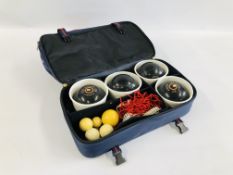 TRAVEL BAG CONTAINING BOULES, BALLS AND ACCESSORIES.