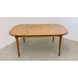 AN OAK FINISH RECTANGULAR KITCHEN DINING TABLE, 152 X 83CM.