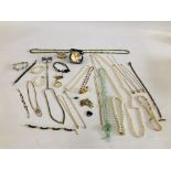 A BASKET OF ASSORTED COSTUME JEWELLERY TO INCLUDE SIMULATED PEARLS,