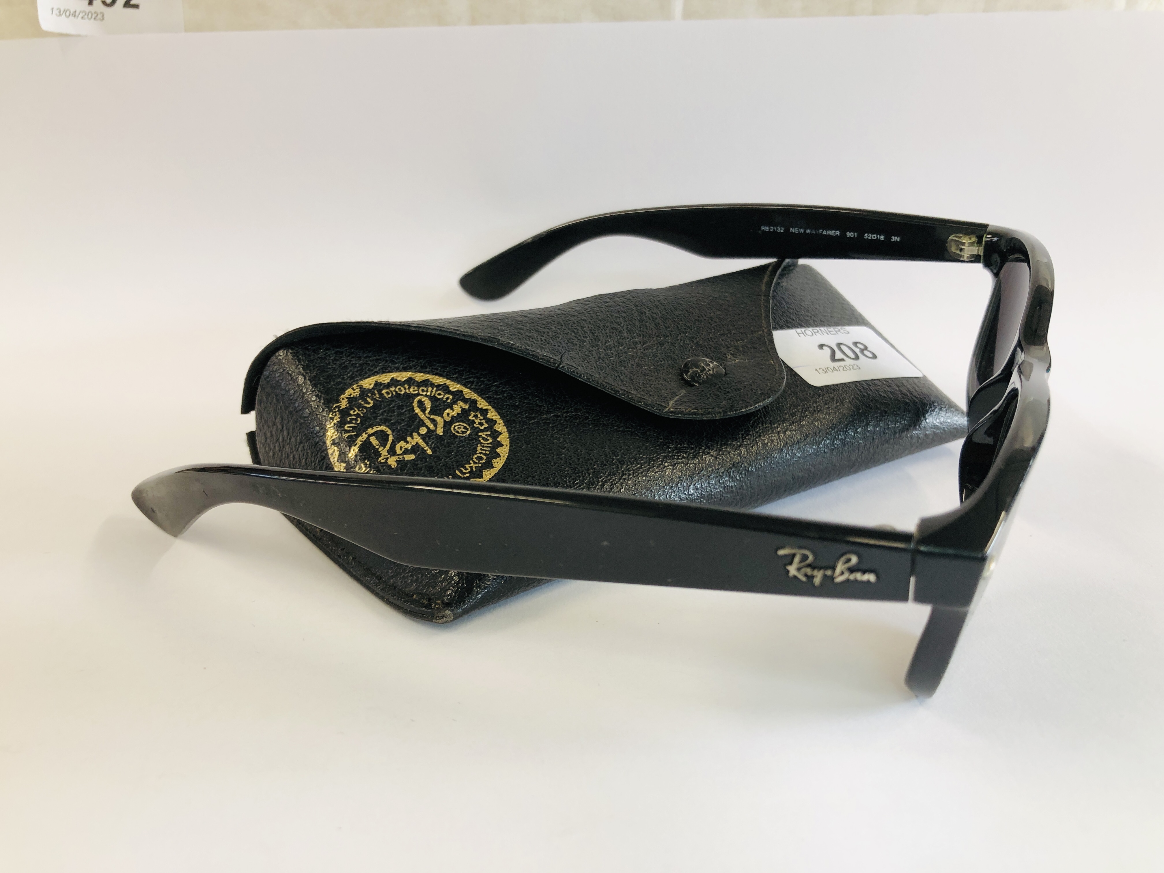 A PAIR OF PRESCRIPTION SUNGLASSES MARKED RAY-BAN RB2132 WITH CASE - Image 5 of 7