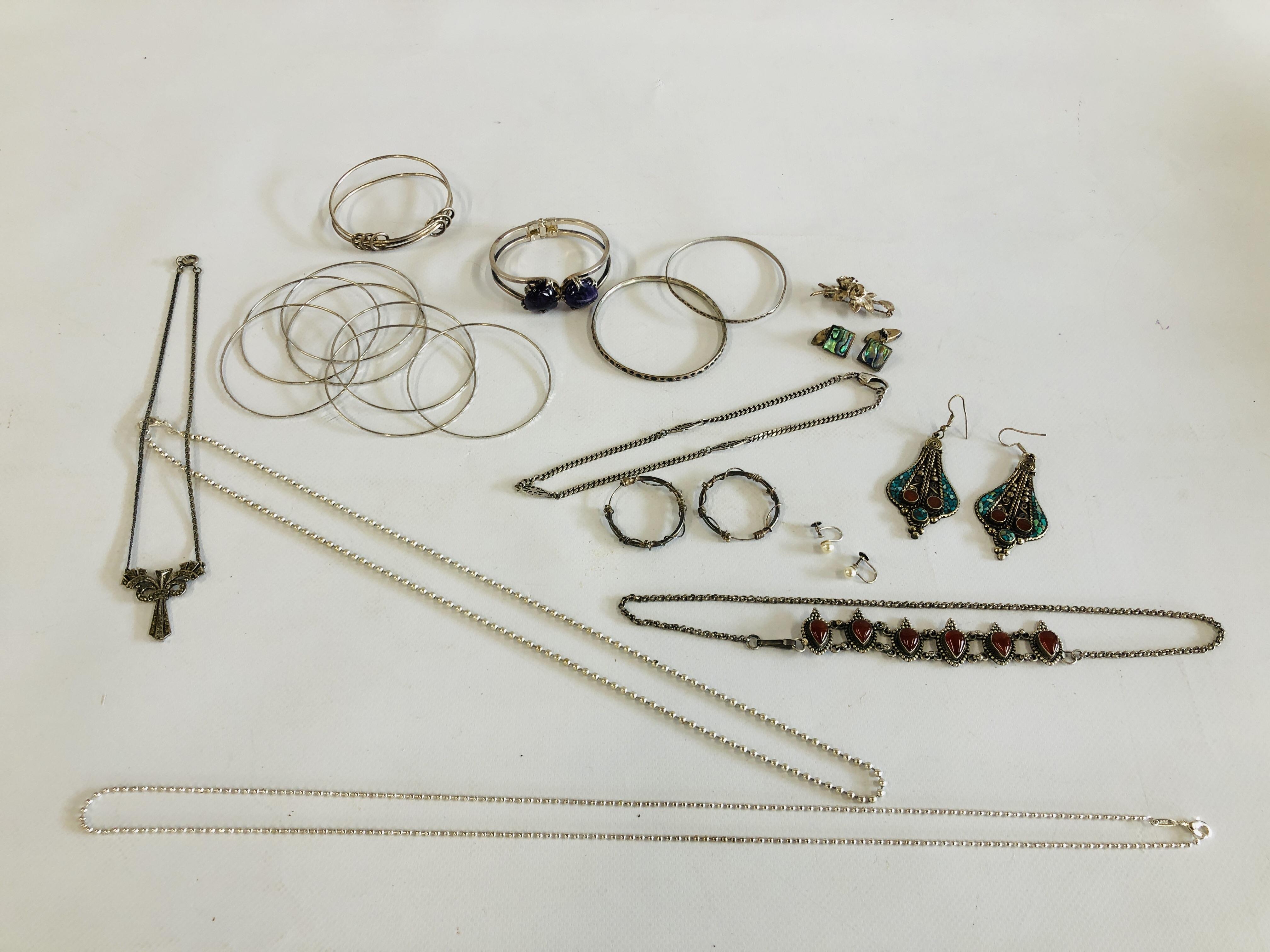 A GROUP OF ASSORTED WHITE METAL AND SILVER JEWELLERY BRACELETS, NECKLACES AND EARRINGS.