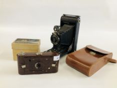 2 VINTAGE CAMERAS TO INCLUDE KODAK NO.2 HAWKETTE & KODAK NO.