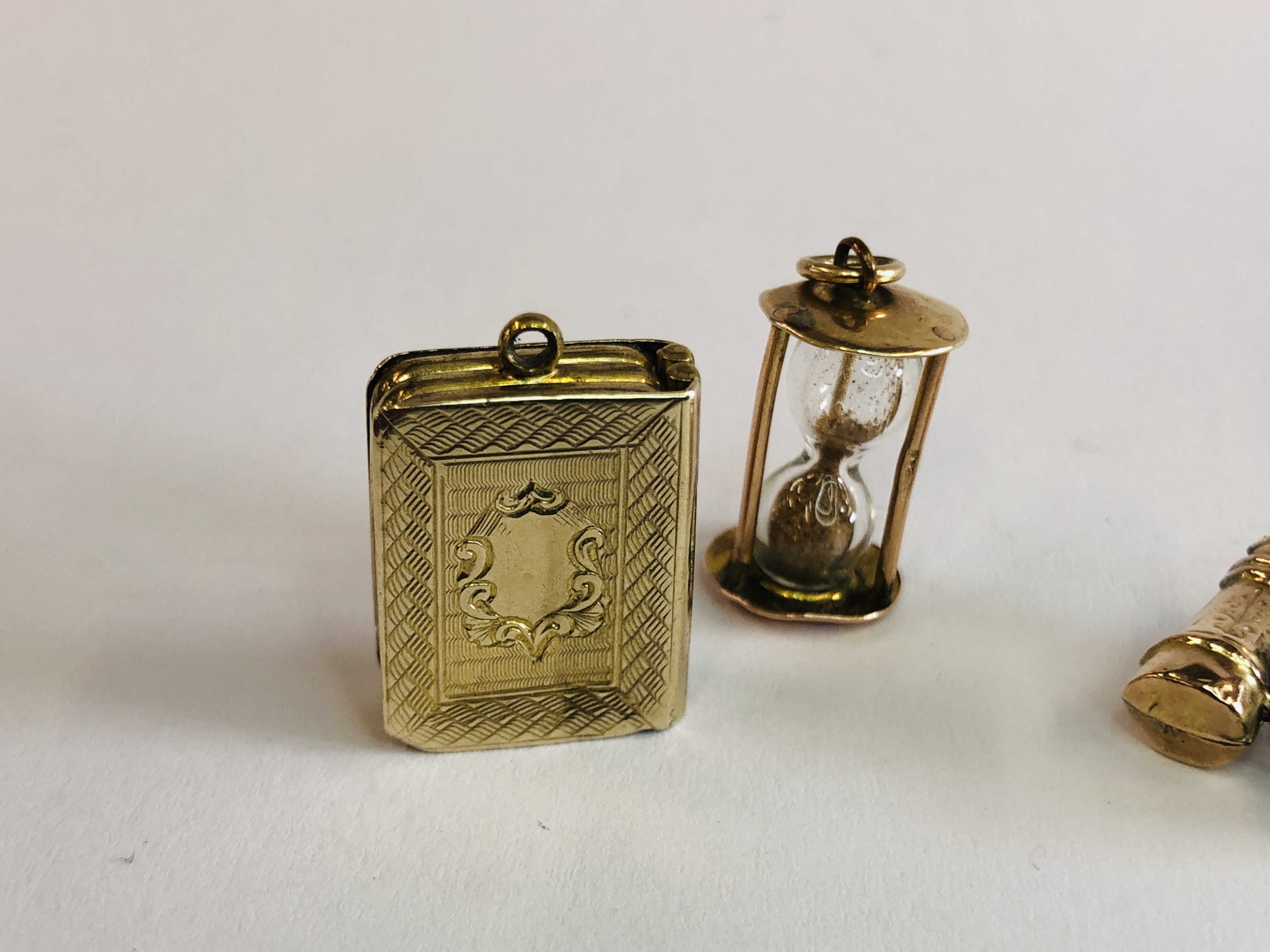 3 X ANTIQUE CHARMS TO INCLUDE 9CT GOLD, ROSE GOLD BINOCULARS, - Image 4 of 6