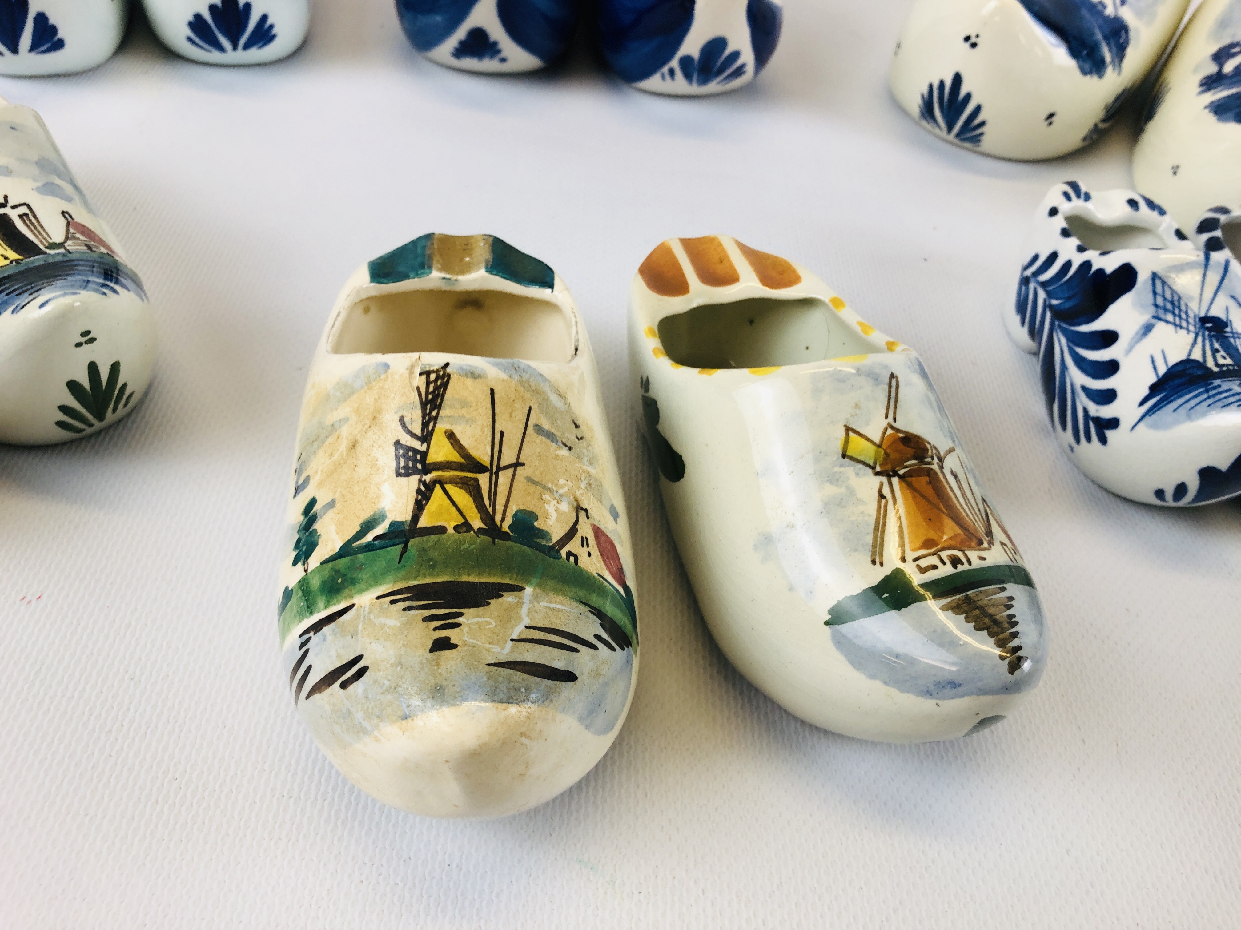 A GROUP OF ASSORTED DELFT CLOGS TO INCLUDE SOME PAIRS. - Image 6 of 10