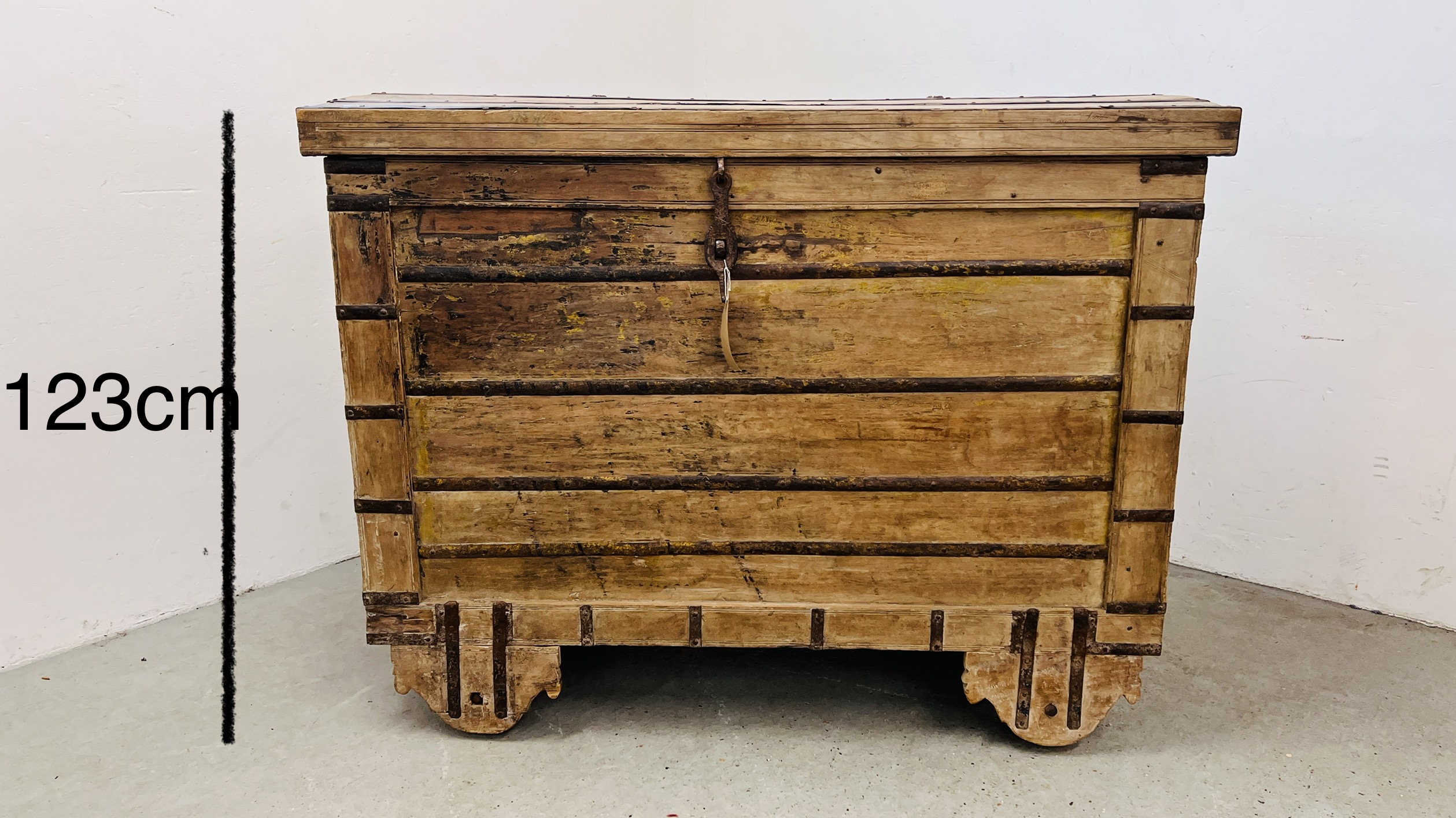AN EXTREMELY LARGE RAJASTHANI 19th CENTURY DOWRY CHEST - 158CM W X 81CM D X 123CM H. - Image 2 of 30