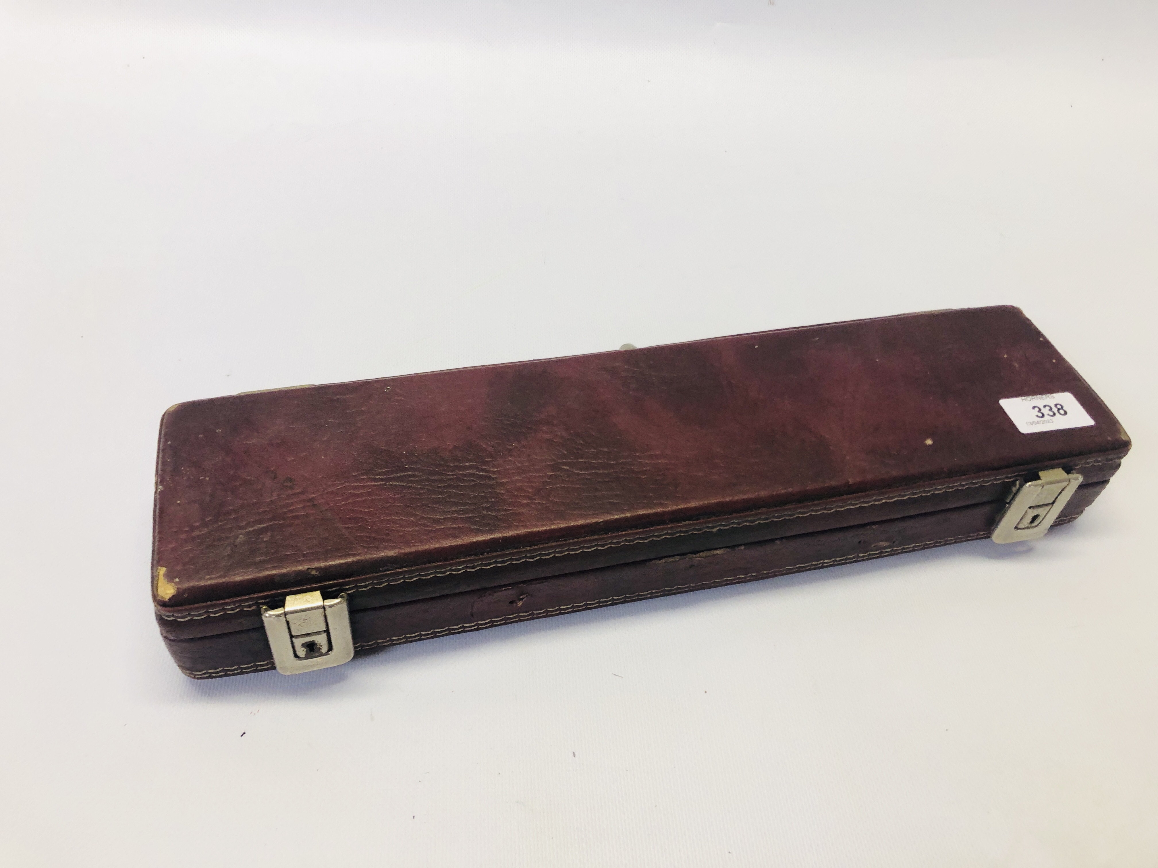 A VINTAGE FLUTE MARKED BLESSING ELKHART. IND U.S.A. 8836 IN A FITTED VELVET LINED HARD CASE. - Bild 6 aus 6