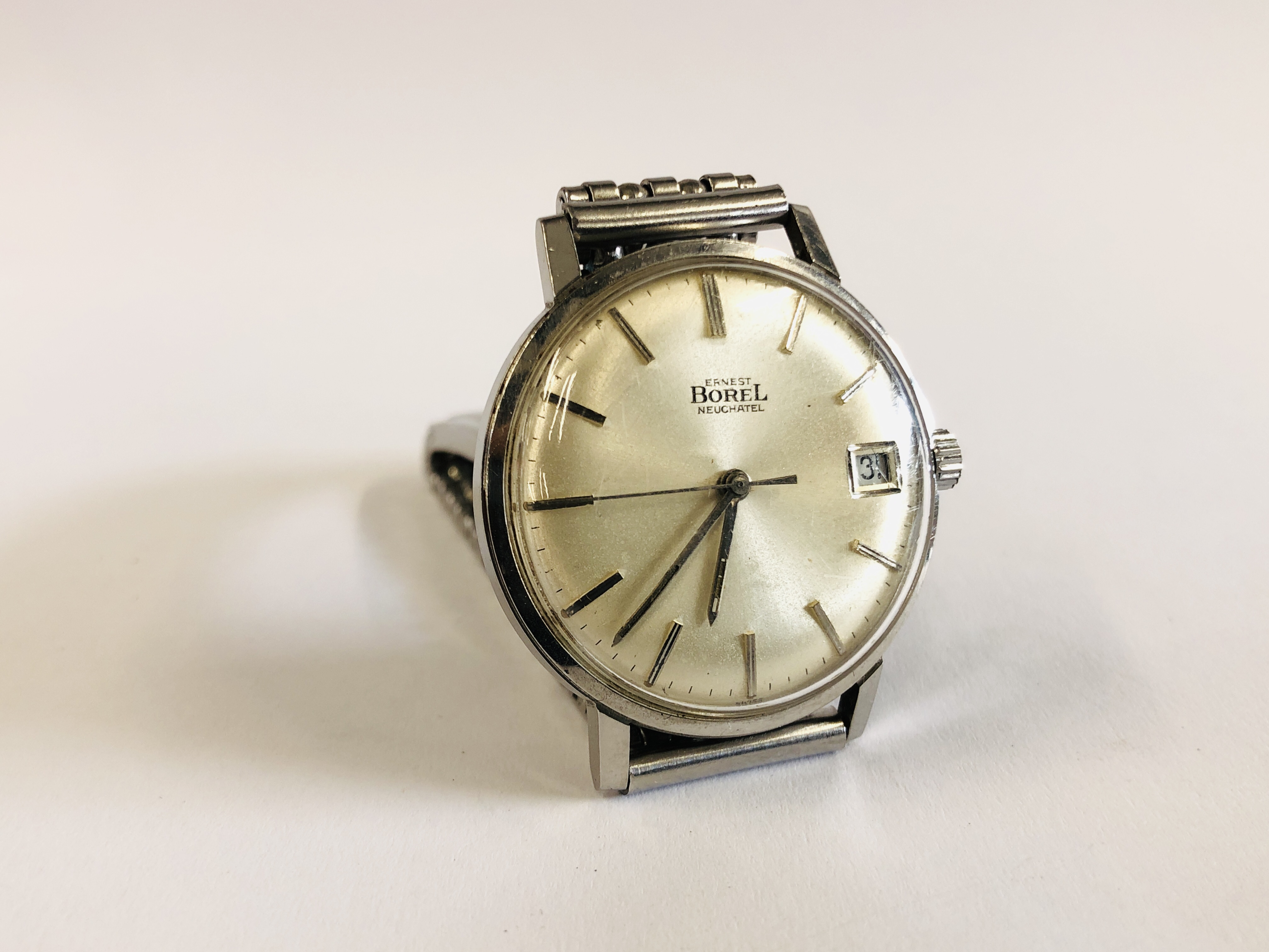AN ORIGINAL 1960'S BOREL GENT'S WRIST WATCH AND BOX (WITH GUARANTEE AND SPARE WINDER).