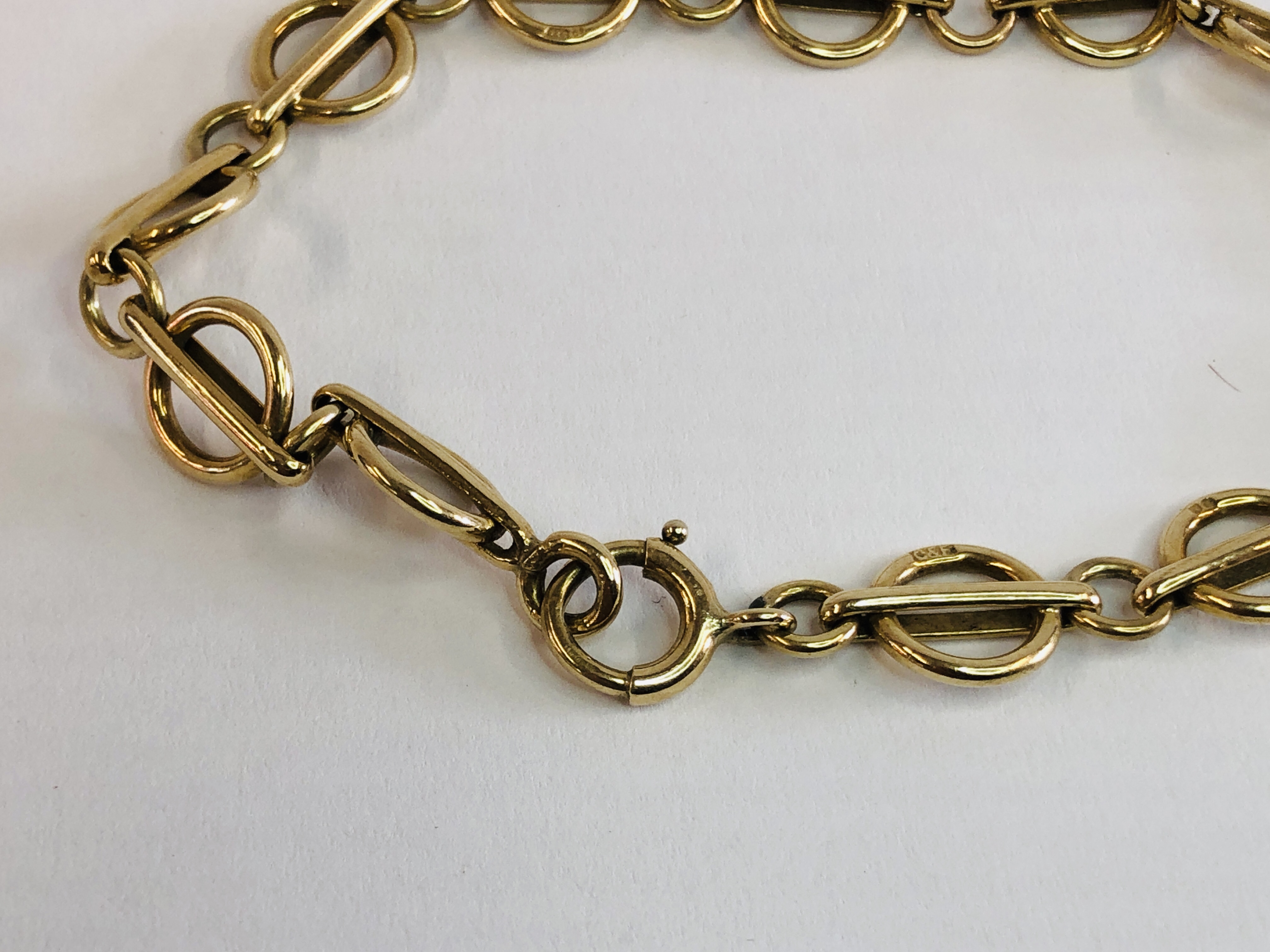 A DESIGNER FANCY LINK BRACELET MARKED 375, - Image 3 of 9