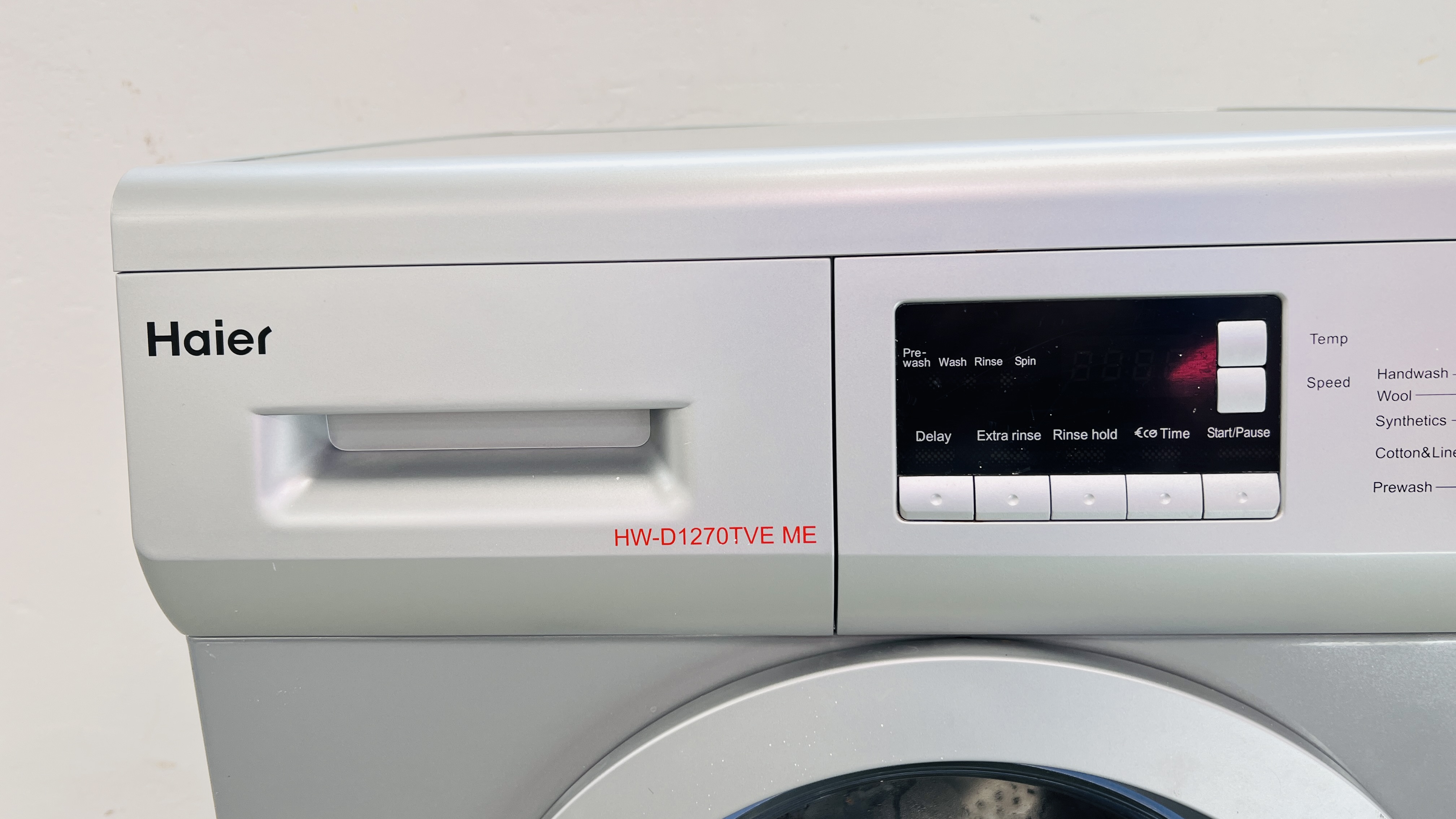 A HAIER SILVER FINISH WASHING MACHINE - SOLD AS SEEN. - Image 3 of 6