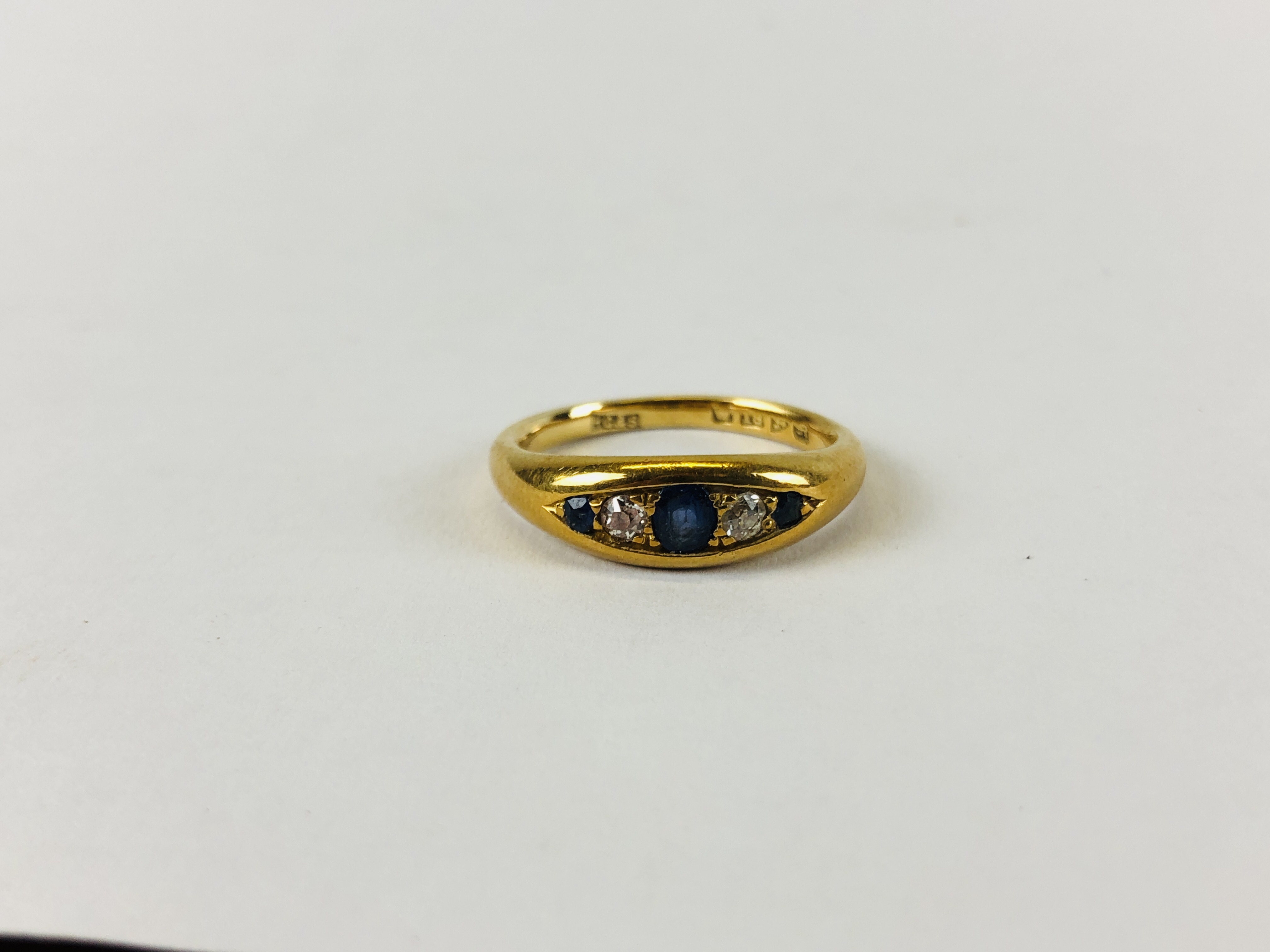 AN ANTIQUE 18CT GOLD DIAMOND AND SAPPHIRE GYPSY RING. - Image 6 of 12