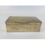 A SILVER CIGARETTE BOX, THE TOP WITH ENGINE TURNED FINISH, UN-ENGRAVED BIRMINGHAM ASSAY,