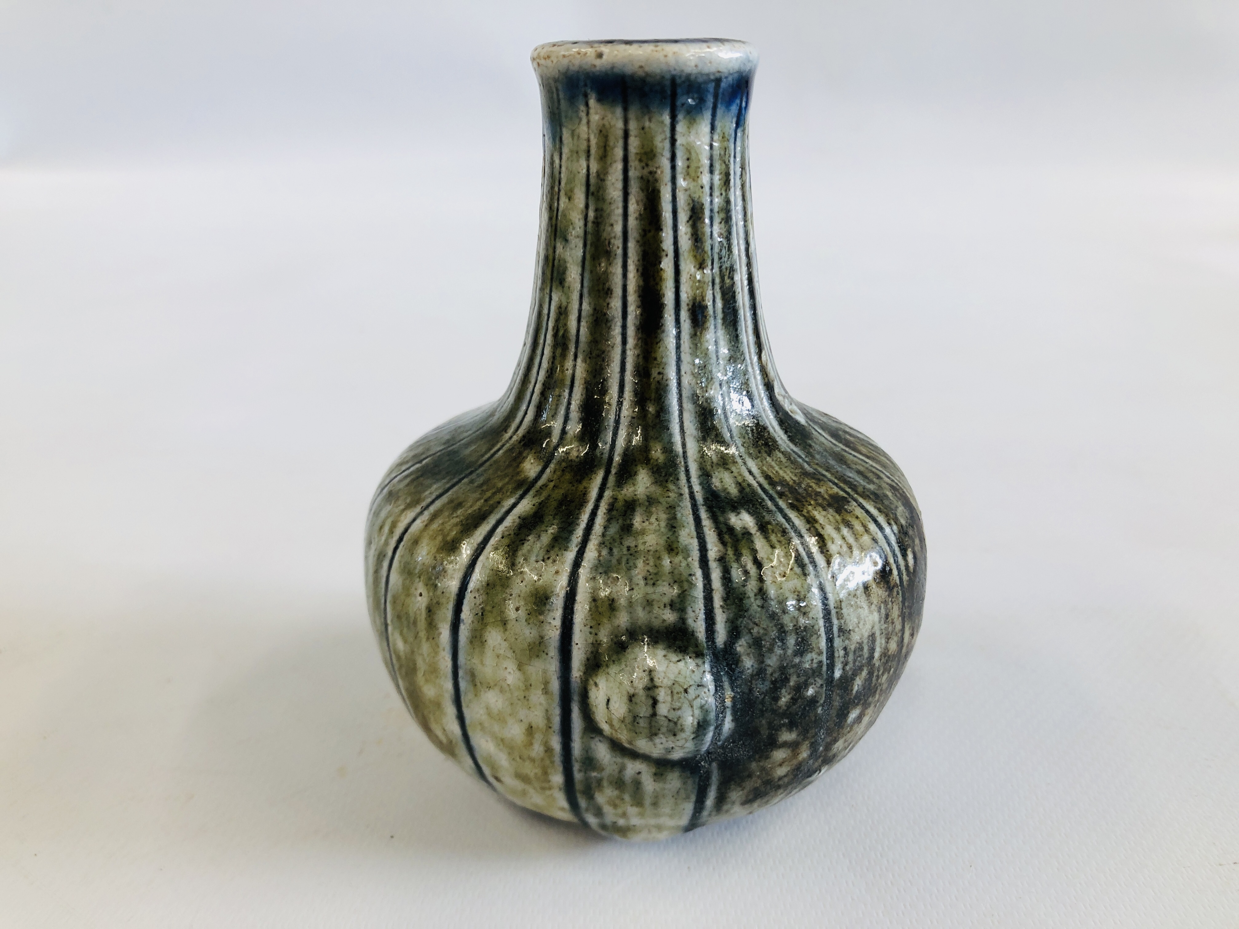 TWO PIECES OF MARTIN BROS. STUDIO POTTERY ONION VASE A/F - HEIGHT 11. - Image 9 of 12