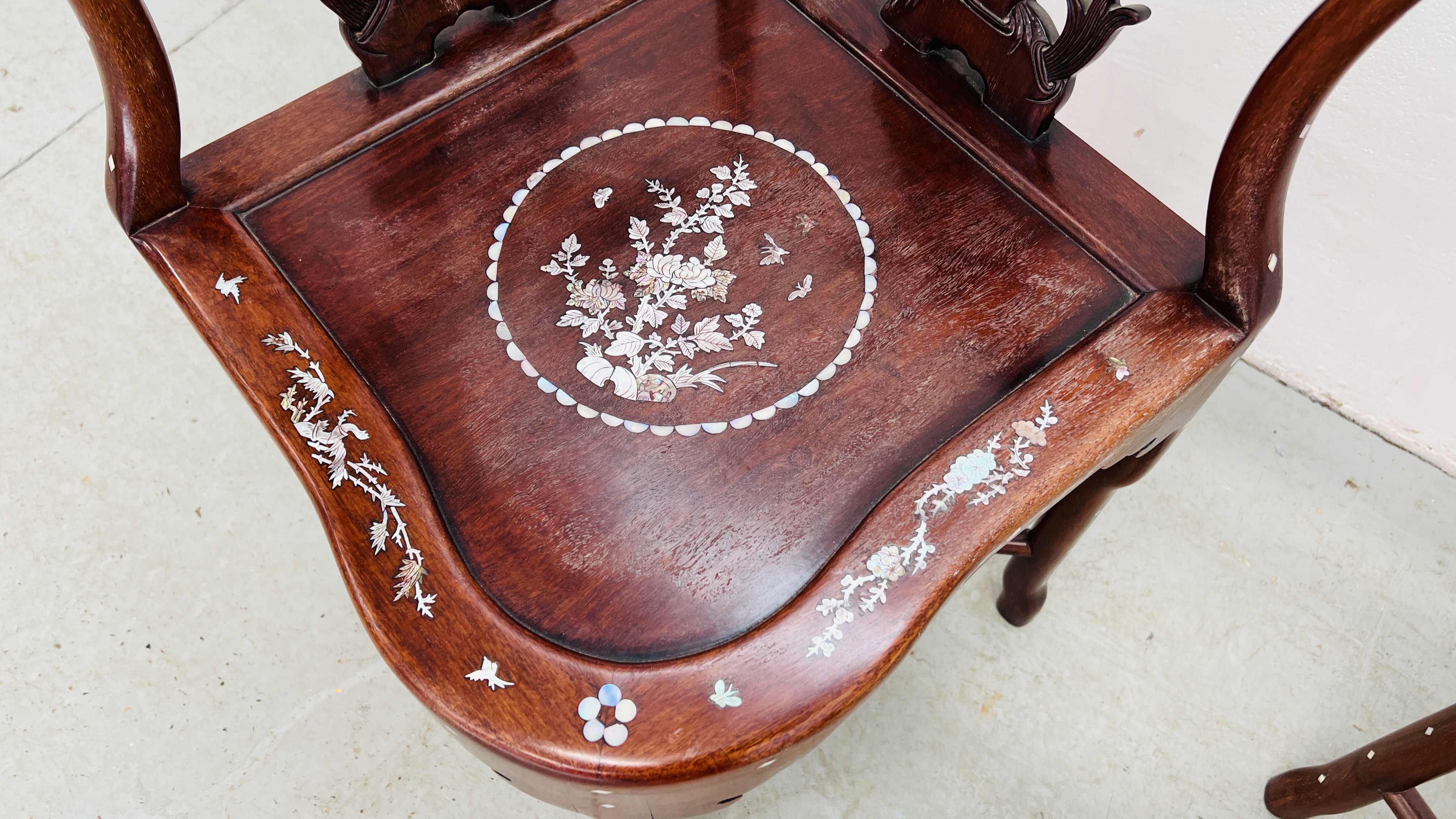 A PAIR OF ORIENTAL HARDWOOD AND MOTHER OF PEARL INLAID CORNER CHAIRS. - Image 11 of 14