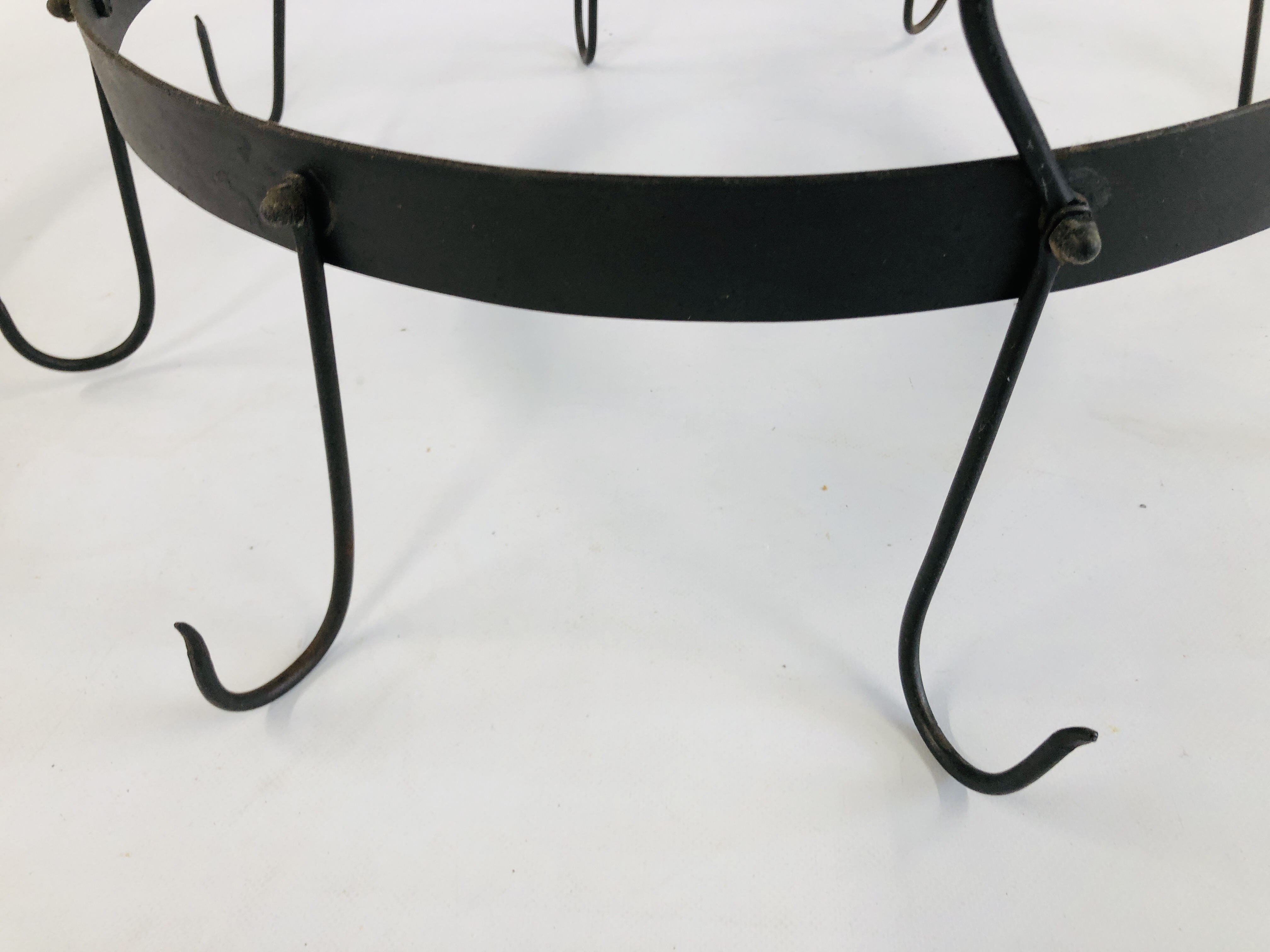 IRON MONGARY 8 HOOK HANGING RACK - D 51CM. - Image 2 of 2