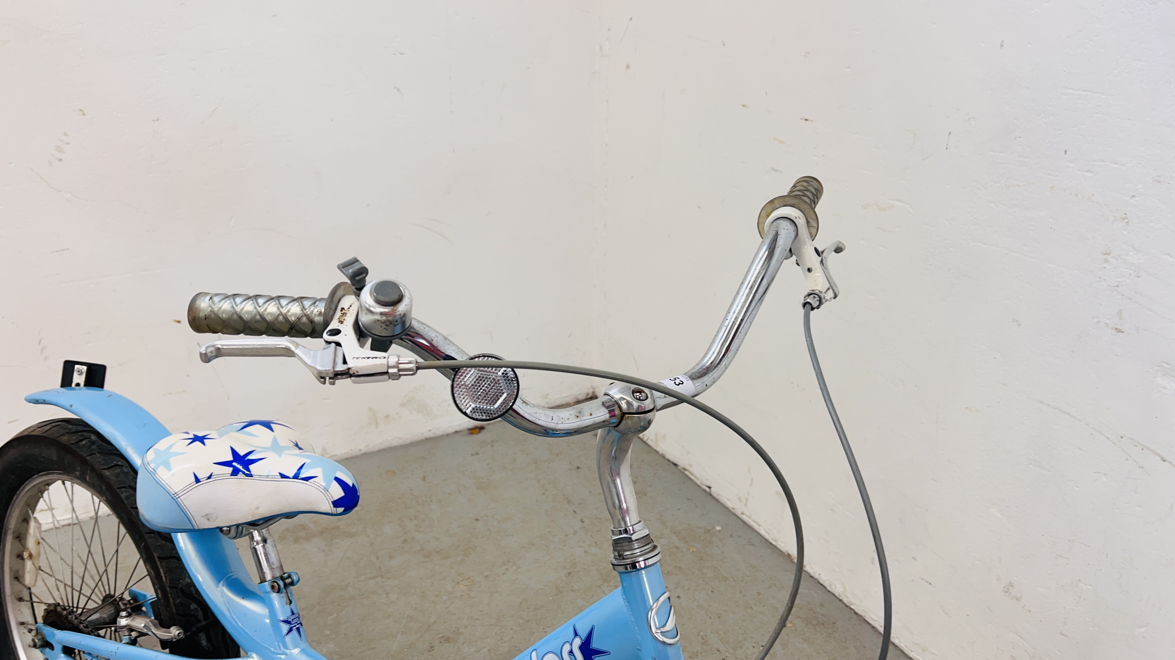 A GIRLS CRUISER STYLE GLOSS BICYCLE (BLUE). - Image 2 of 13