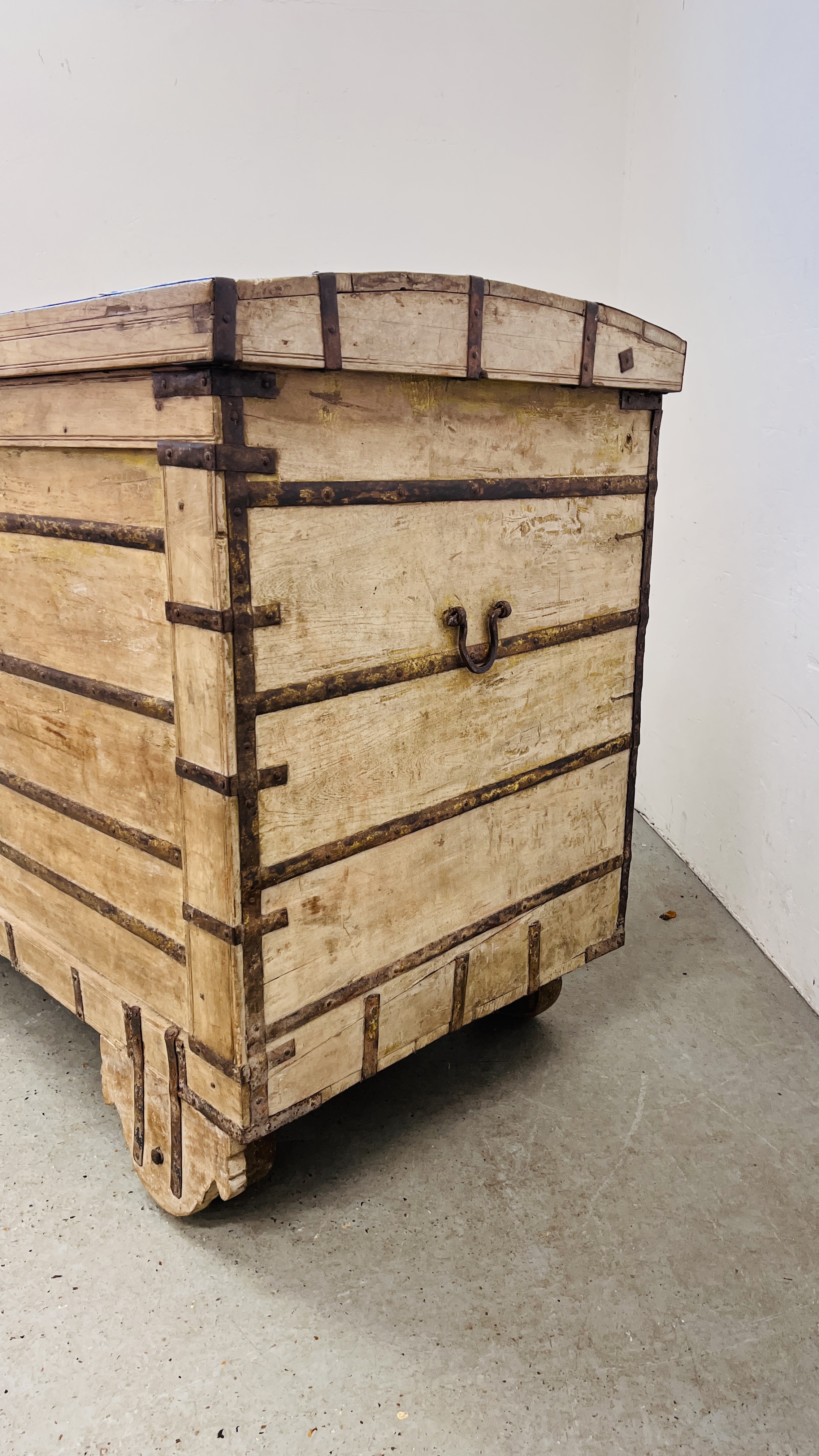 AN EXTREMELY LARGE RAJASTHANI 19th CENTURY DOWRY CHEST - 158CM W X 81CM D X 123CM H. - Image 4 of 30