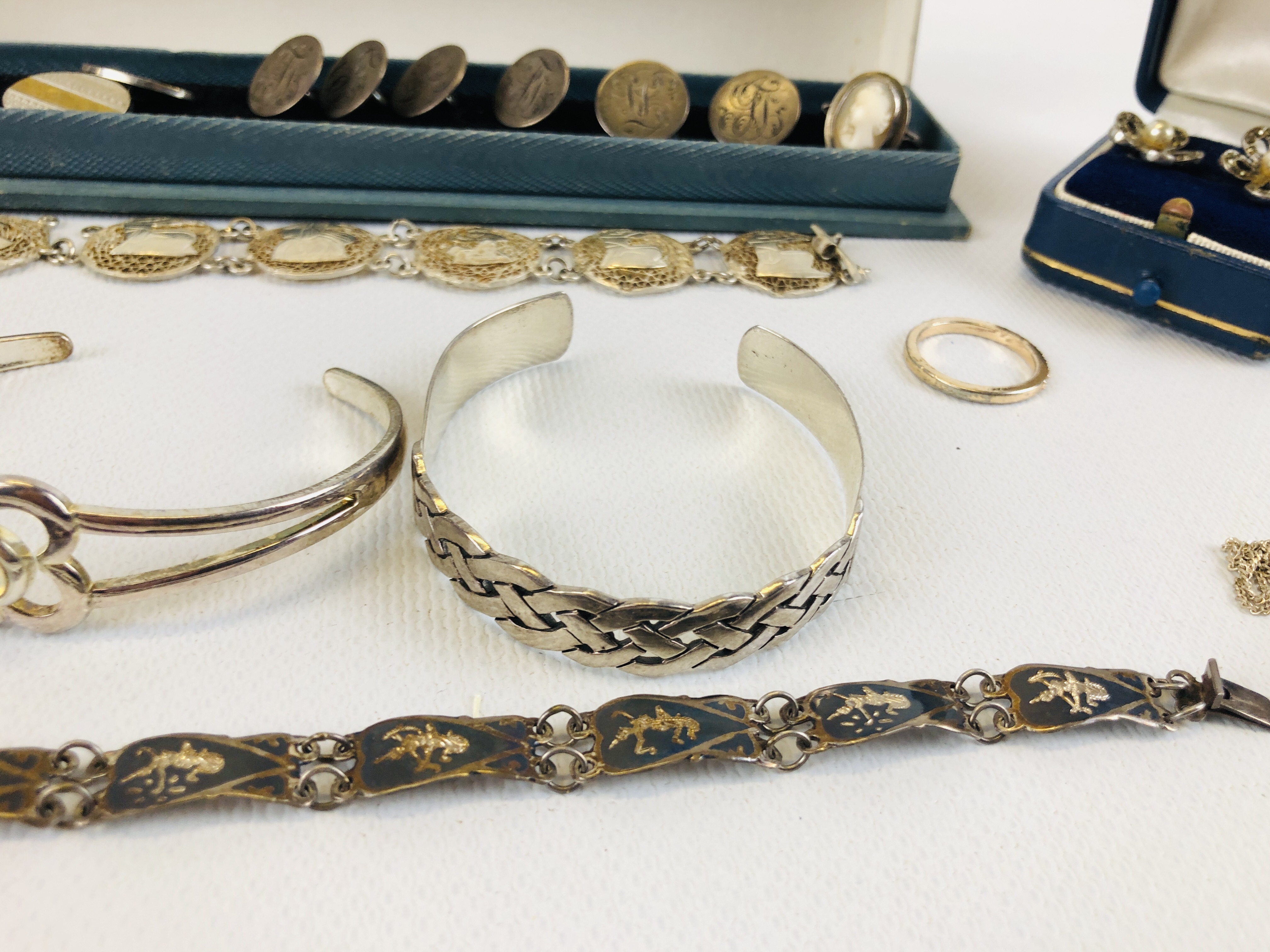 A COLLECTION OF ASSORTED WHITE METAL AND SILVER JEWELLERY, CAMEO RING, MIDDLE EASTERN BRACELET, - Image 3 of 10