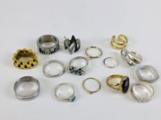 A GROUP OF 15 VARIOUS FASHION RINGS TO INCLUDE SILVER & SWAROVSKI.