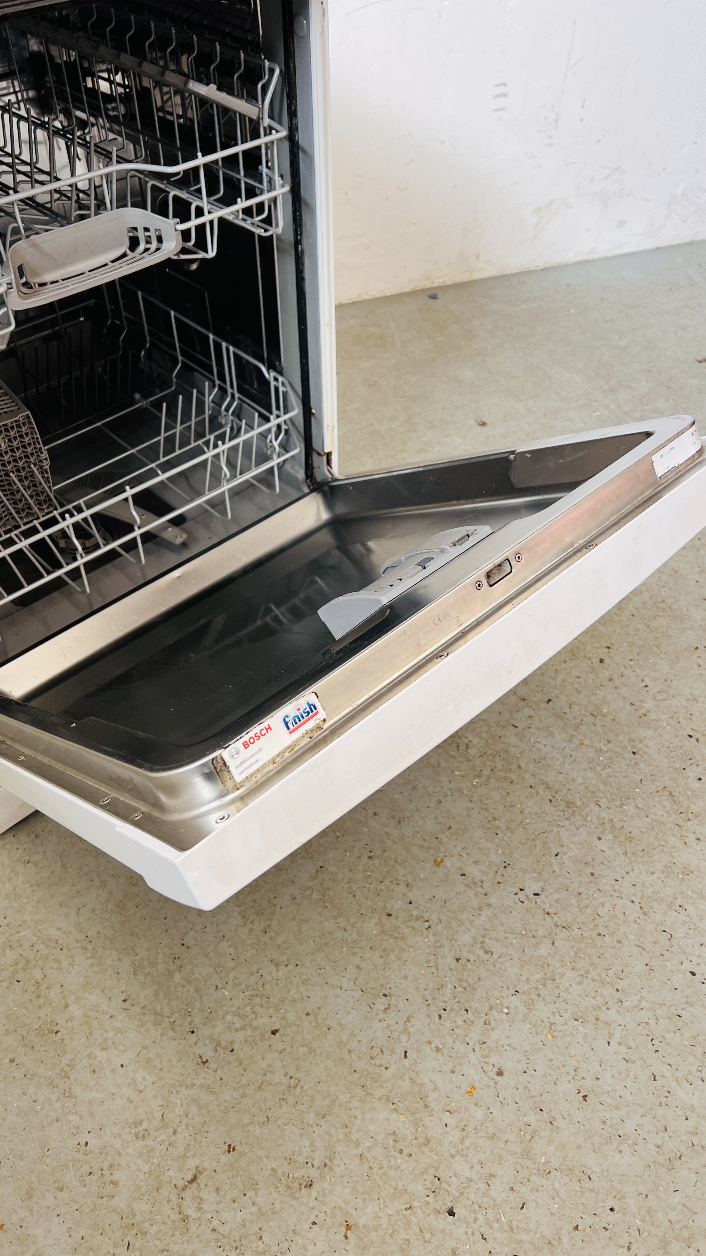 A BOSCH DISHWASHER - SOLD AS SEEN. - Image 7 of 9