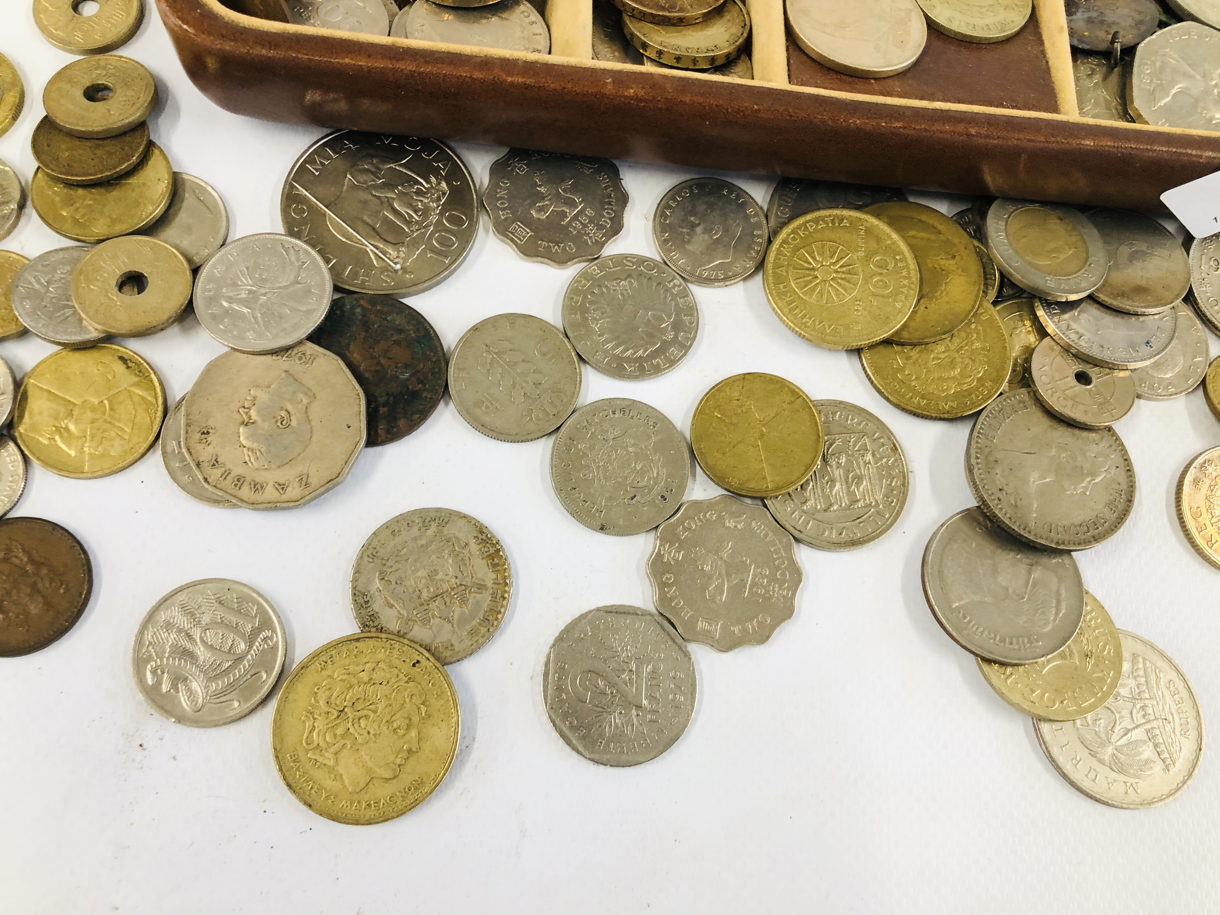 A TRAY OF MIXED COINAGE AND BANK NOTES. - Image 4 of 10