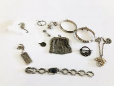 A COLLECTION OF SILVER ITEMS TO INCLUDE BANGLES, CHAIN MAIL PURSE, NECKLACES, SILVER INGOT PENDANT,